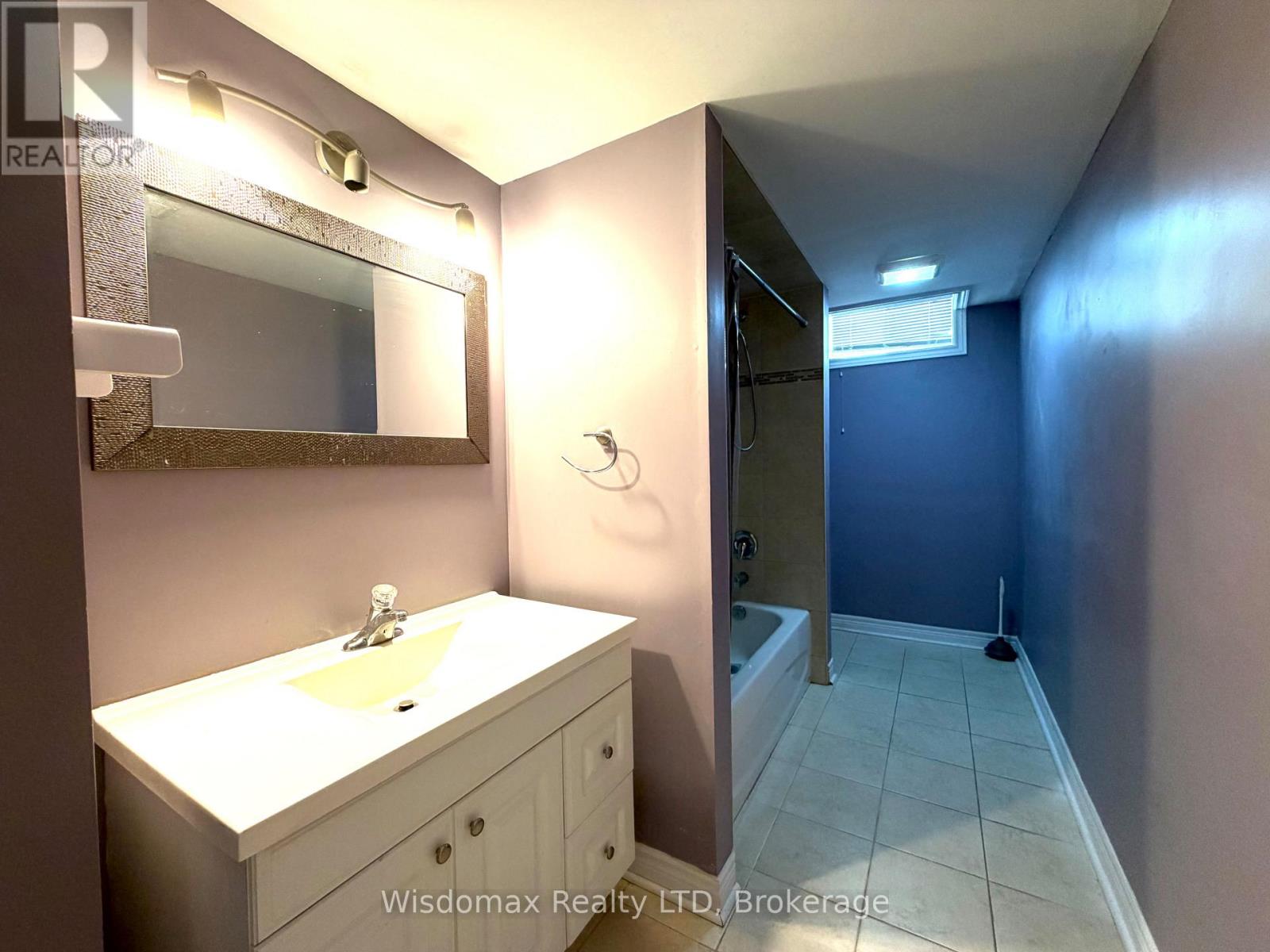 1 CRYSLER CRESCENT - 29