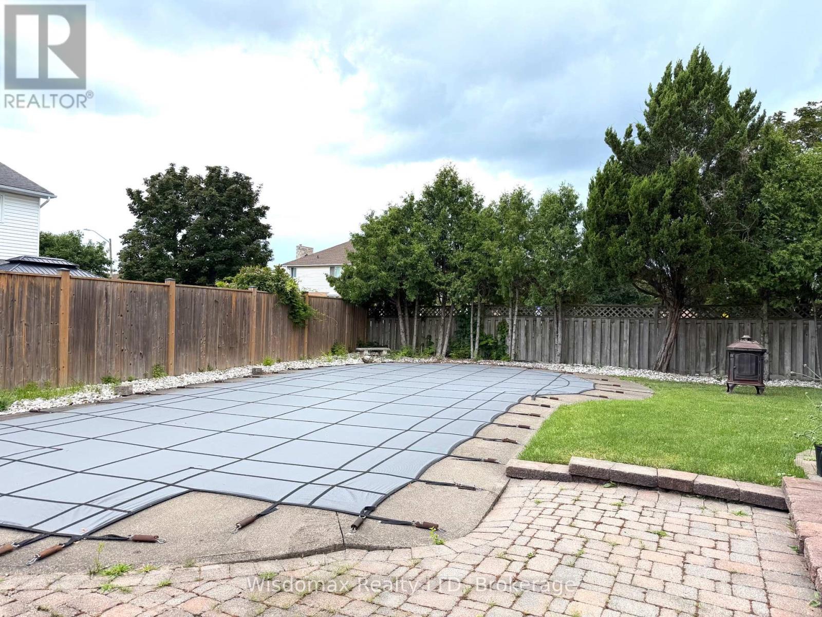 1 CRYSLER CRESCENT - 32
