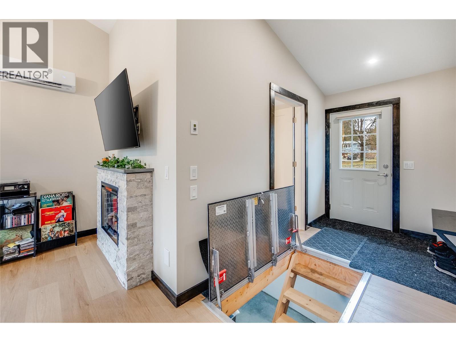 #1 611 Union Street - 24