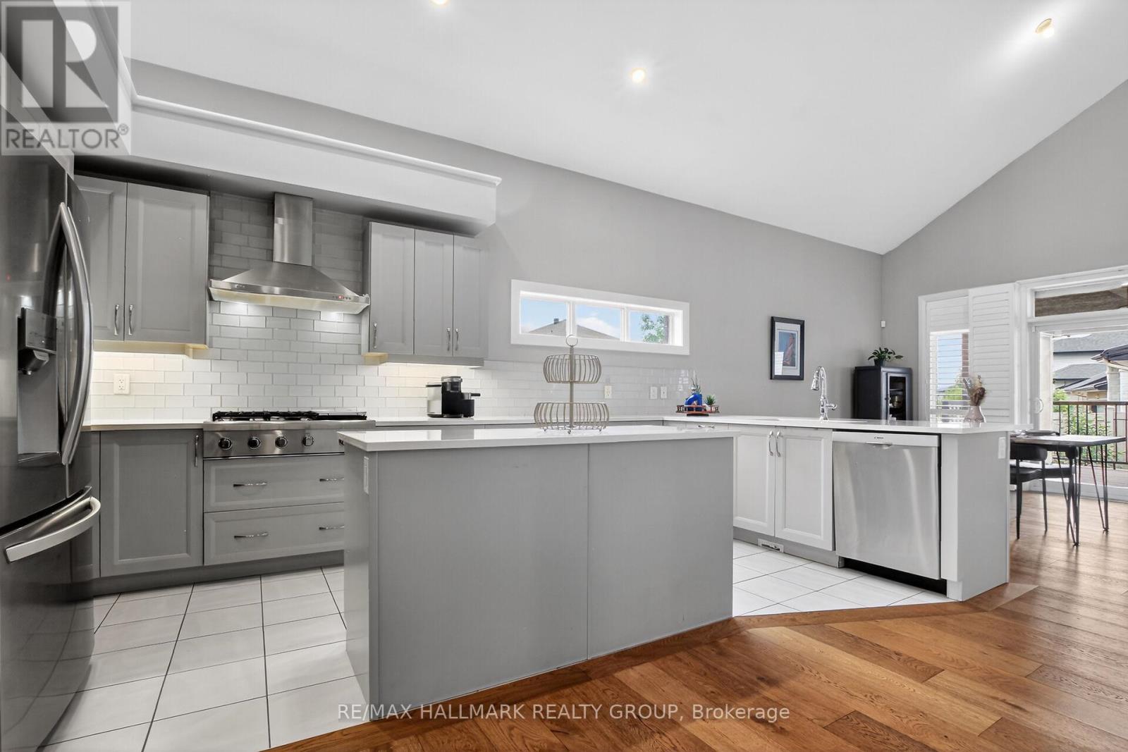 341 SERENADE CRESCENT - 10