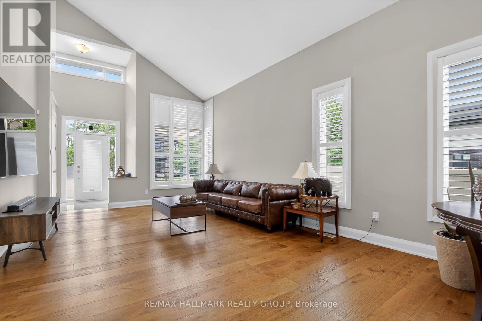 341 SERENADE CRESCENT - 5
