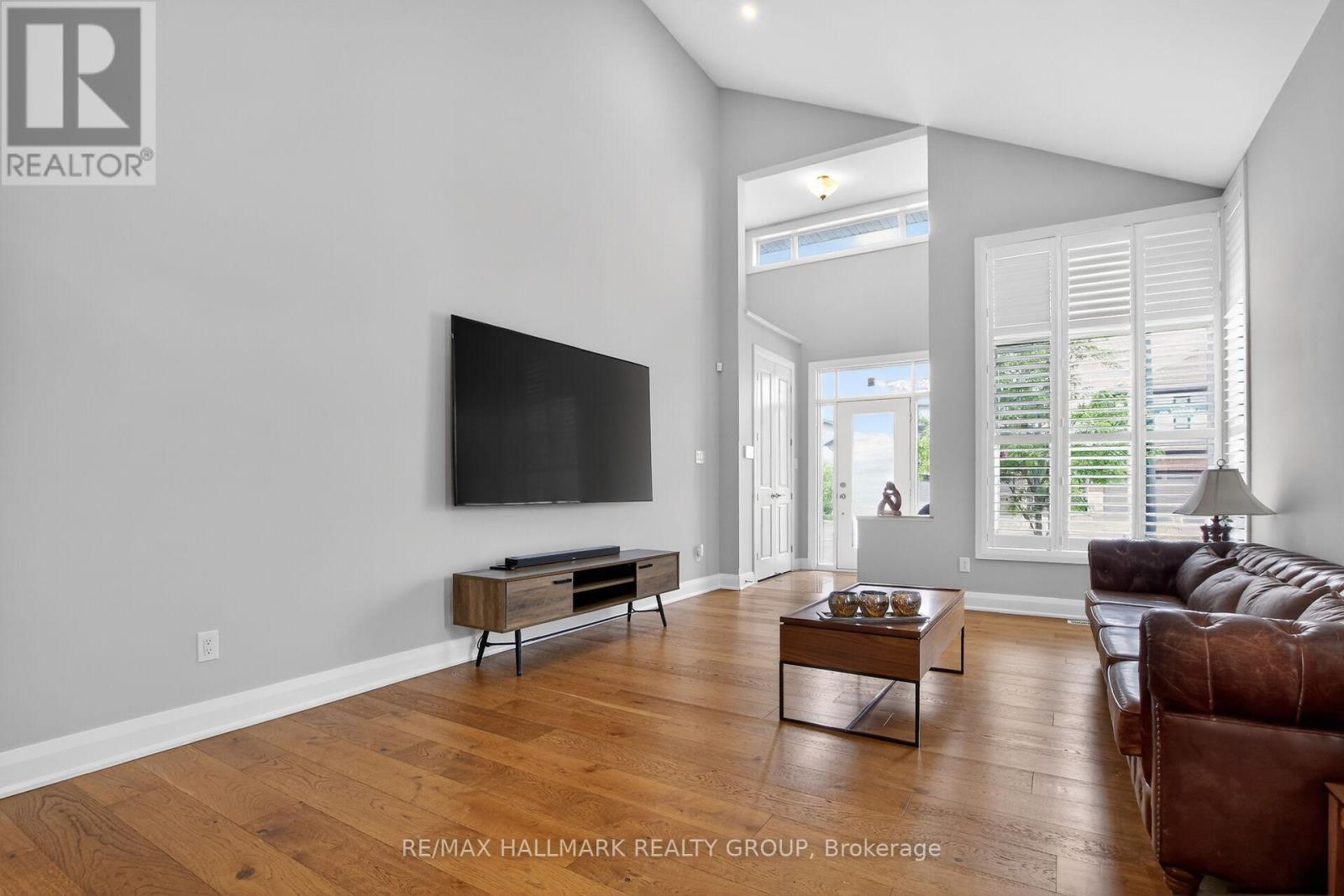 341 SERENADE CRESCENT - 6