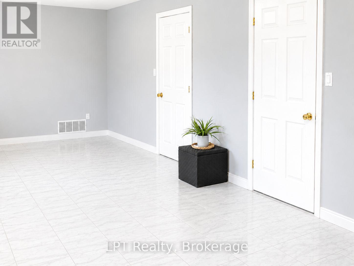 10 VICARI ROAD - 21