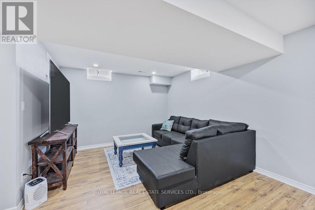 74 ROBERT STREET S - 24