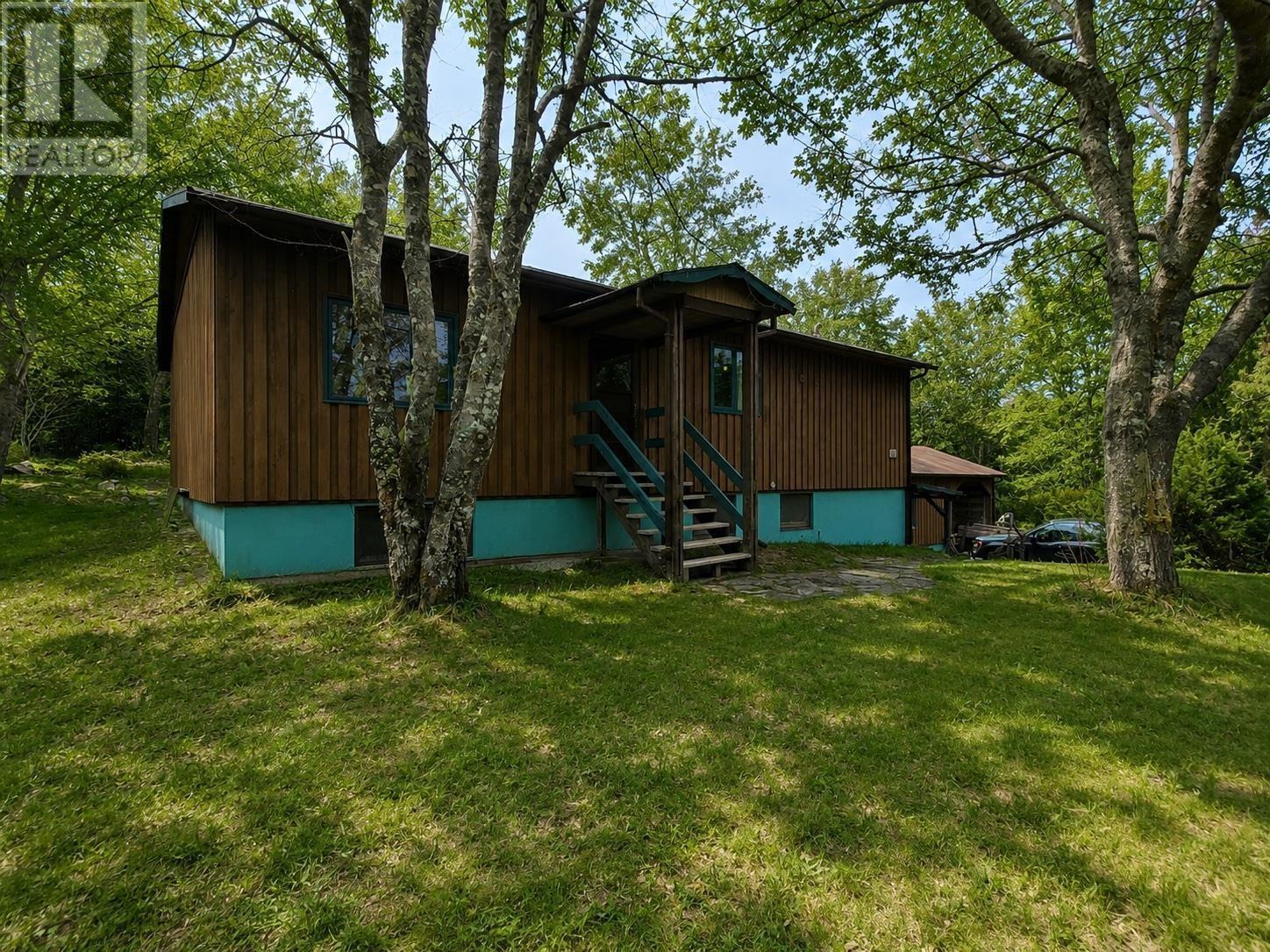 10 River Road - 31