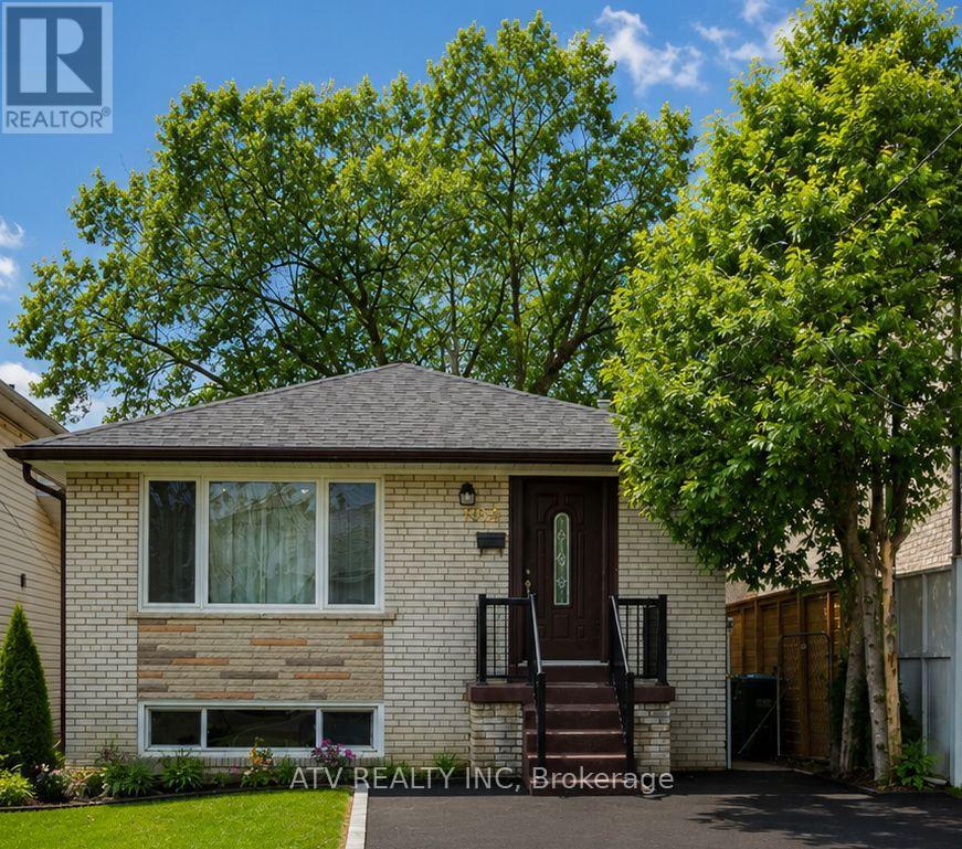 Photo of 1064 Eastmount Avenue