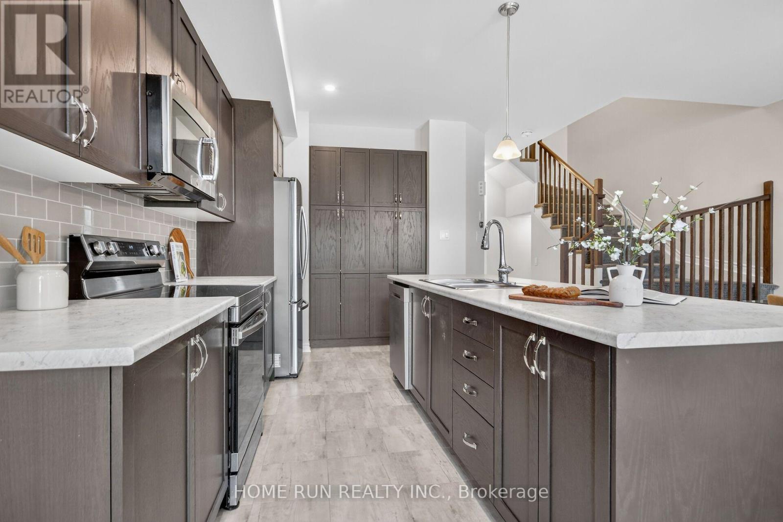 302 GRACKLE STREET - 11