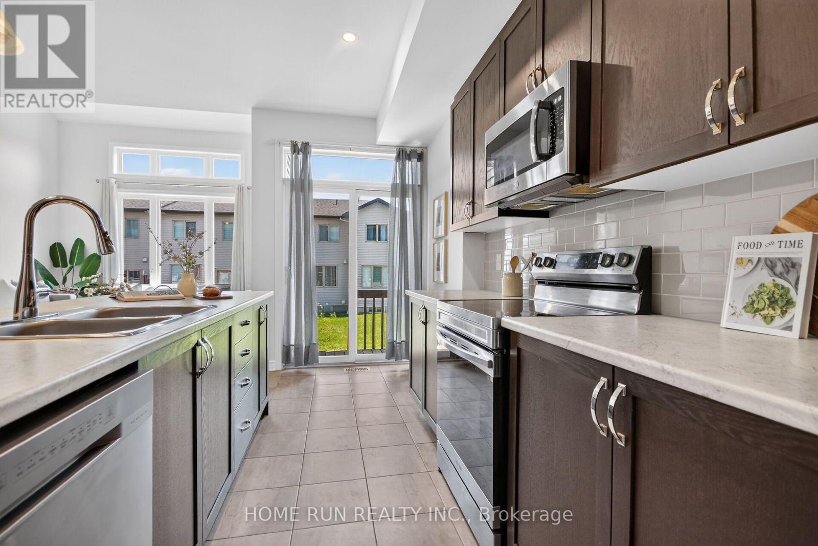 302 GRACKLE STREET - 9