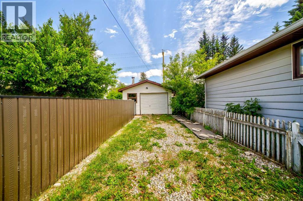 1225 84 Street - 26