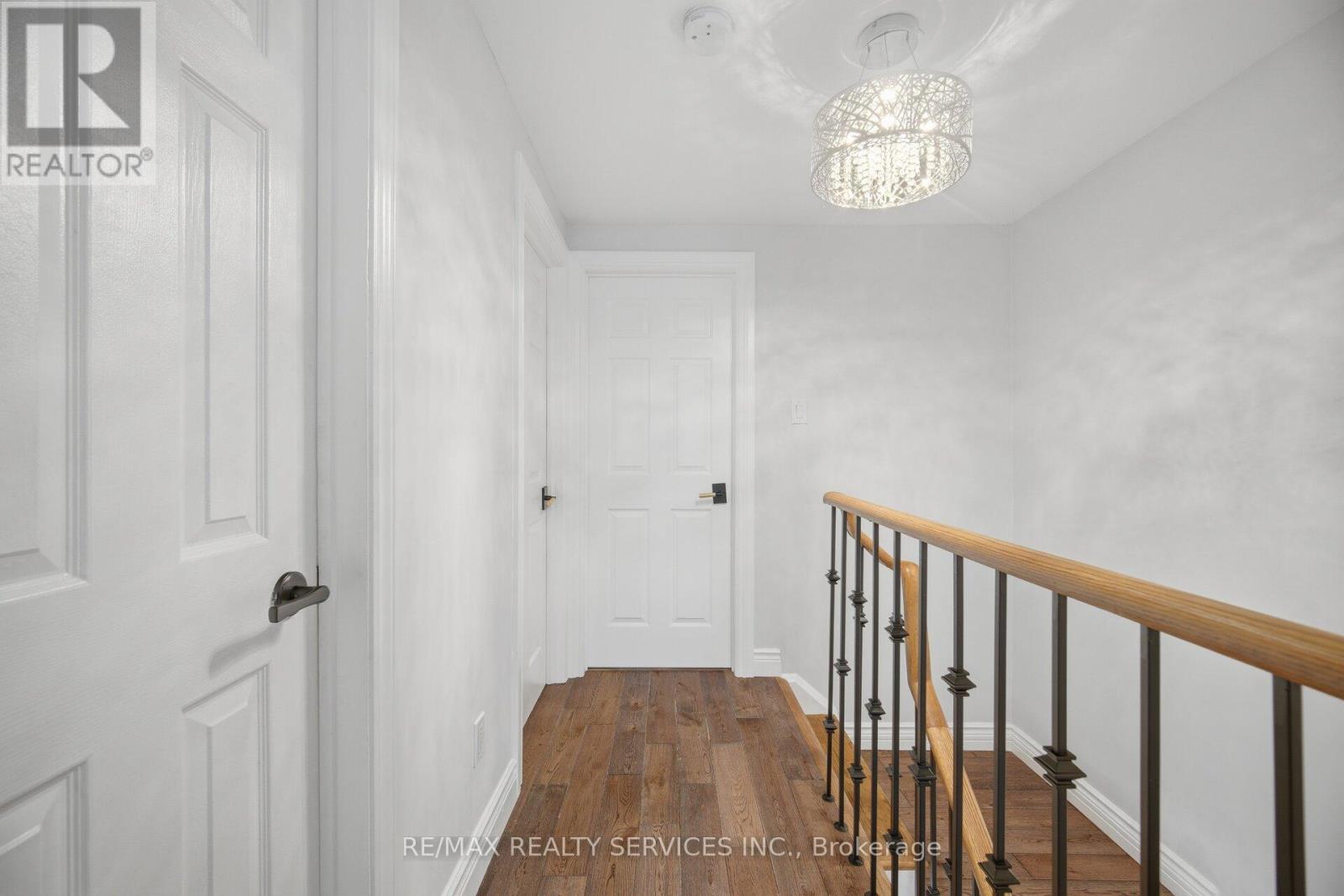 35 GLENMANOR DRIVE - 22