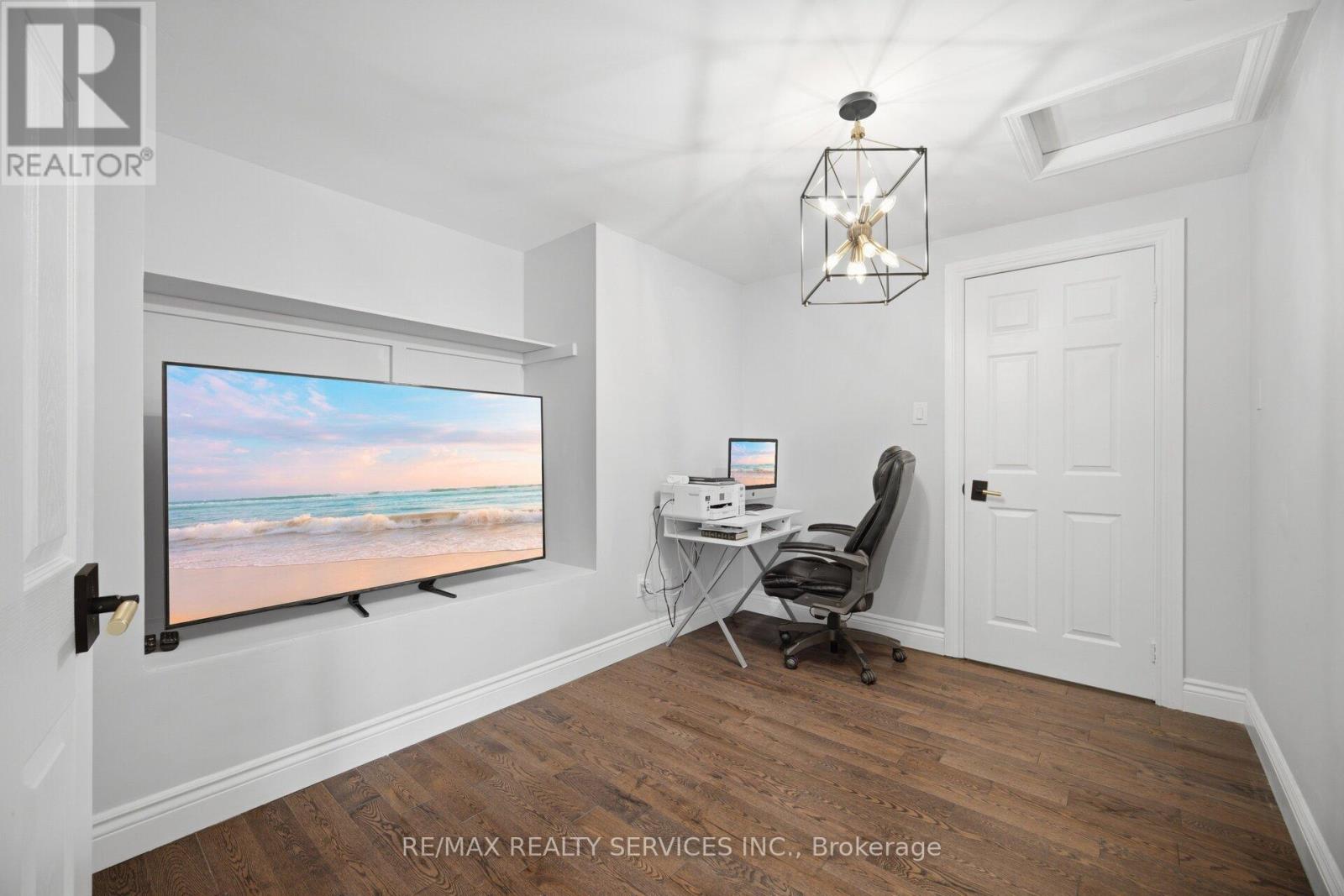 35 GLENMANOR DRIVE - 23