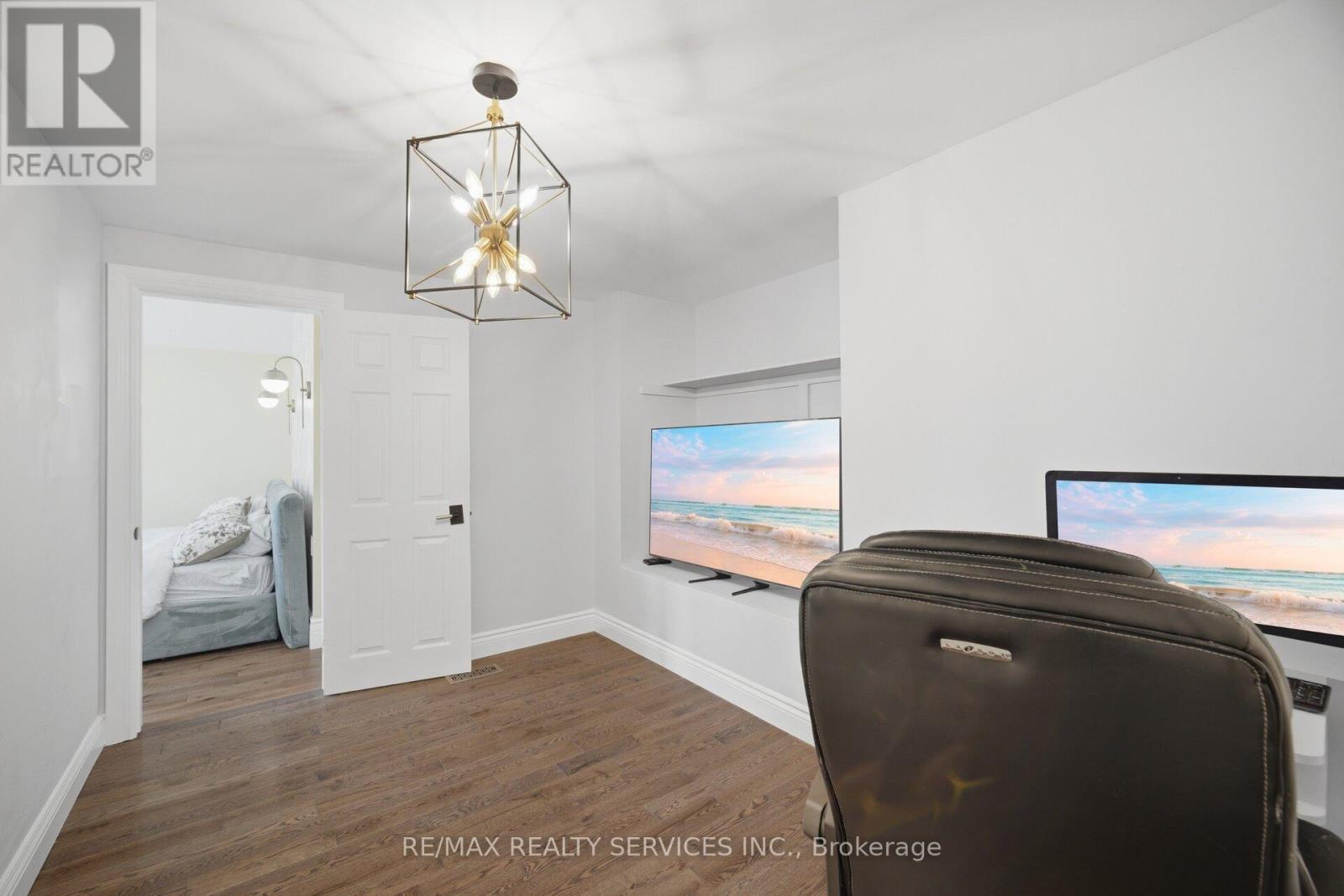 35 GLENMANOR DRIVE - 24