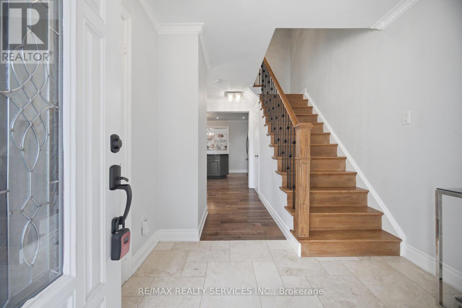 35 GLENMANOR DRIVE - 7