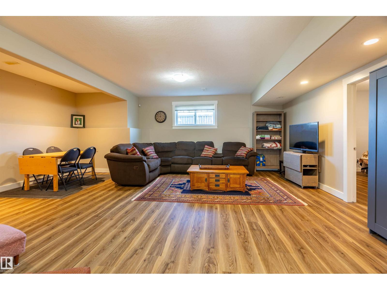 501 GRANDIN DR - 32