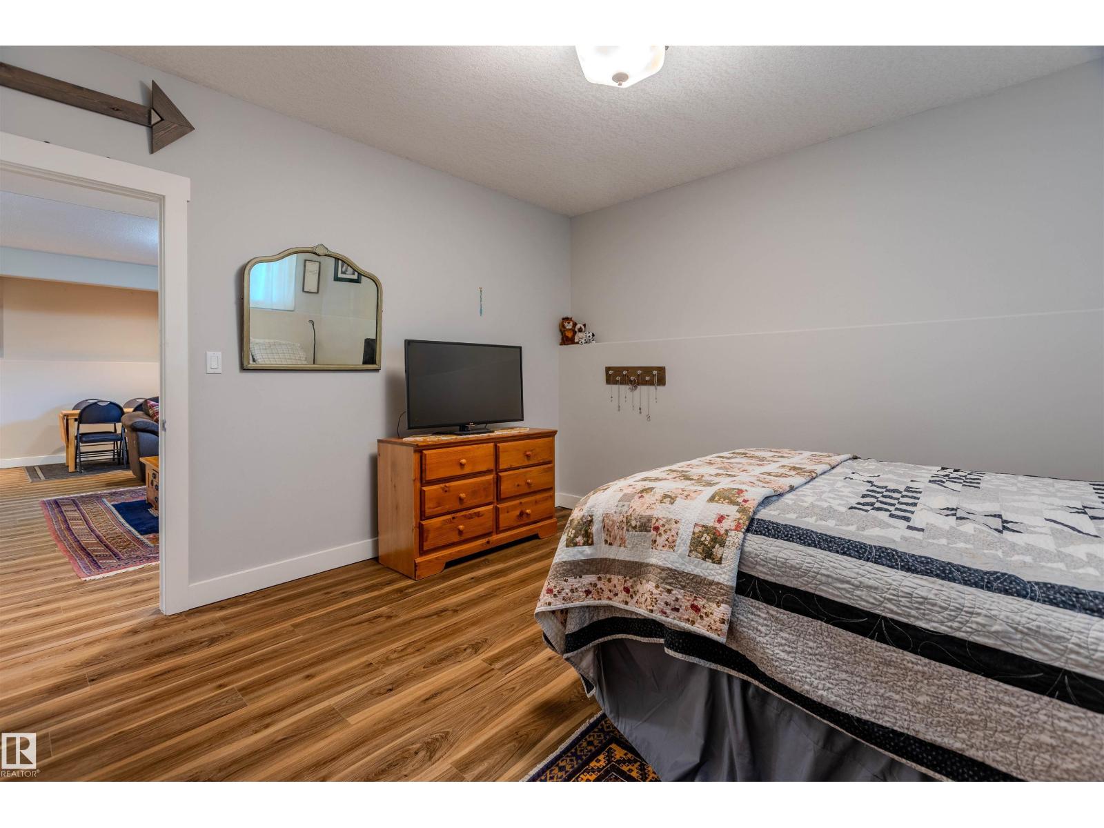 501 GRANDIN DR - 36