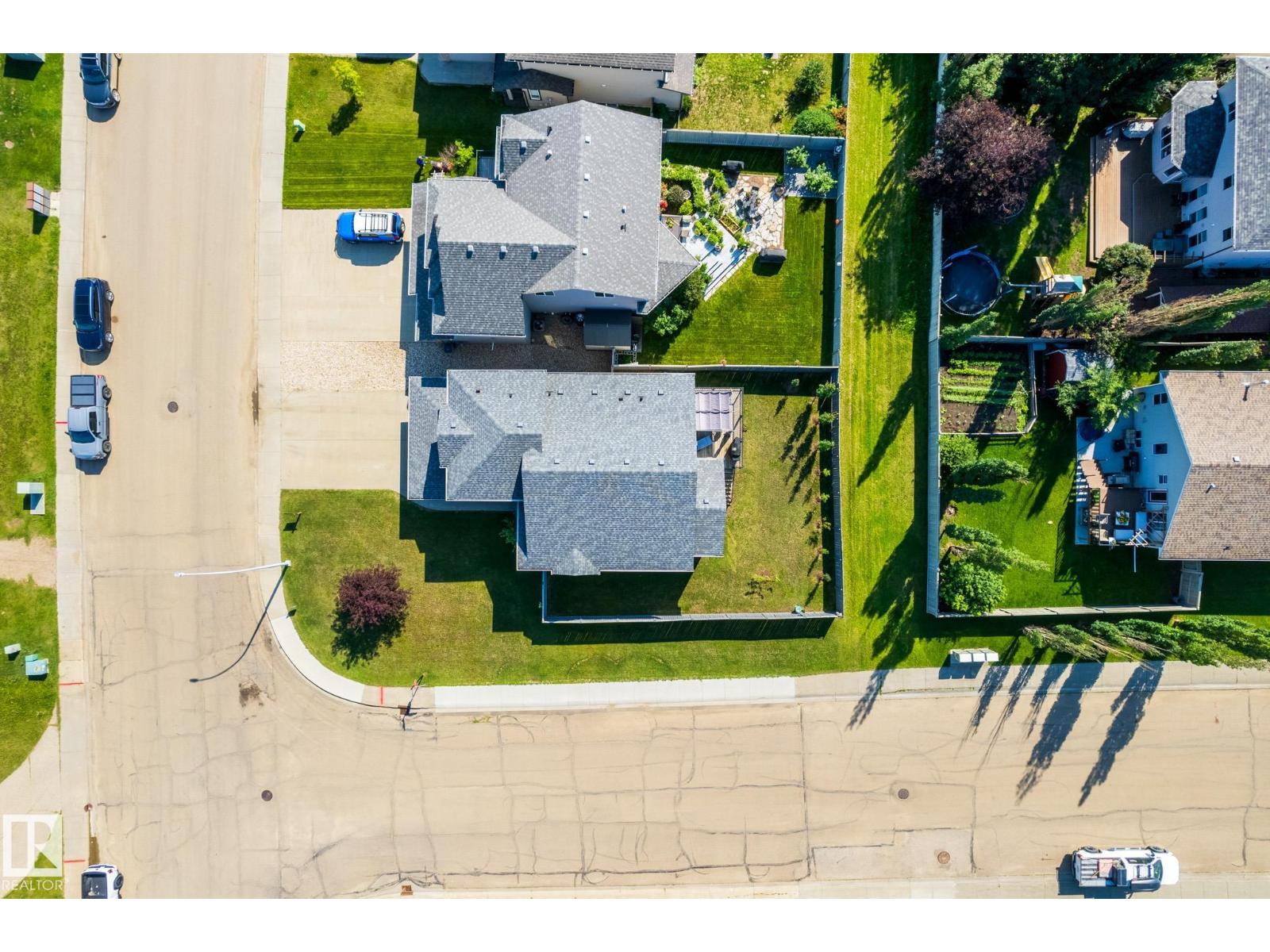 501 GRANDIN DR - 52
