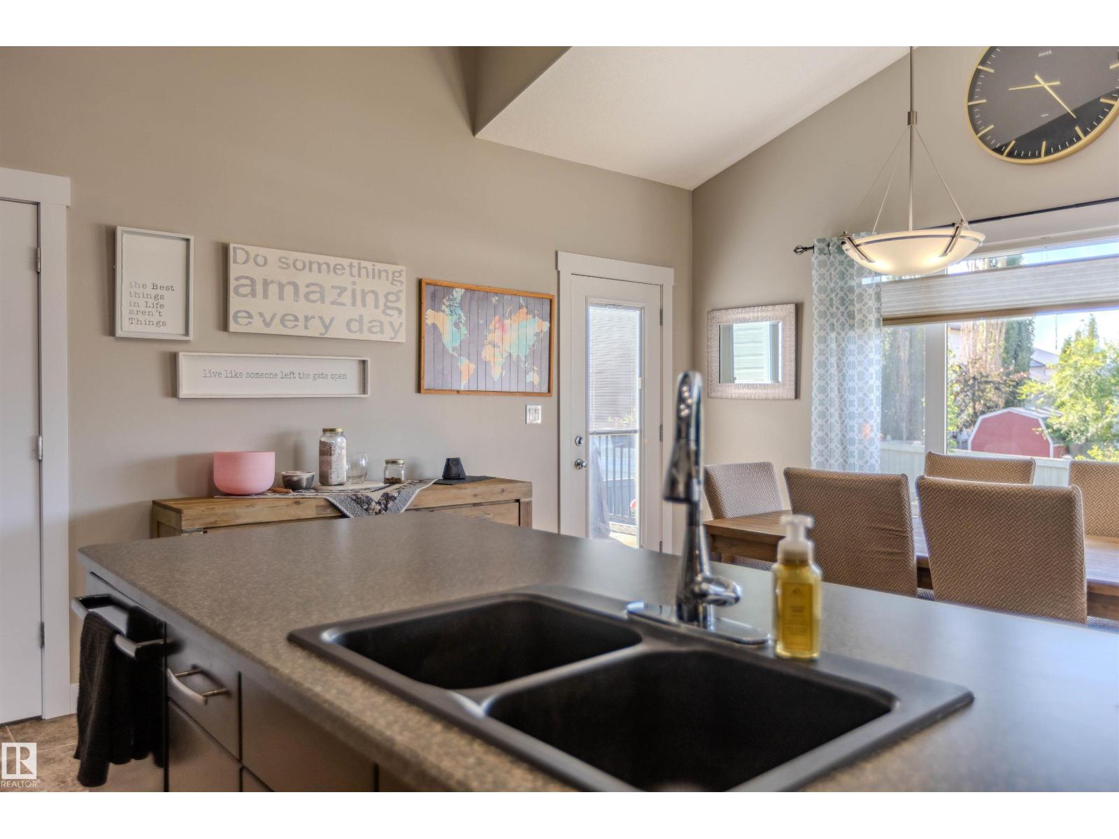 501 GRANDIN DR - 17