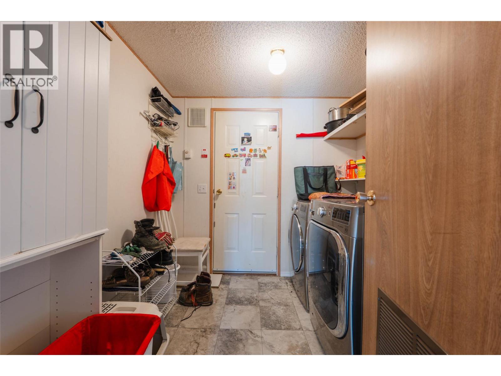 4218 Woodbury Village Road, Ainsworth