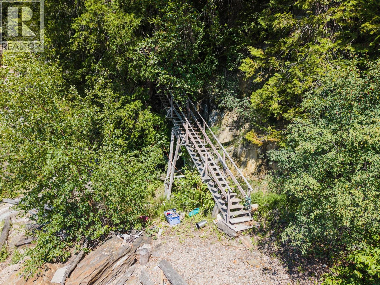 4218 Woodbury Village Road, Ainsworth