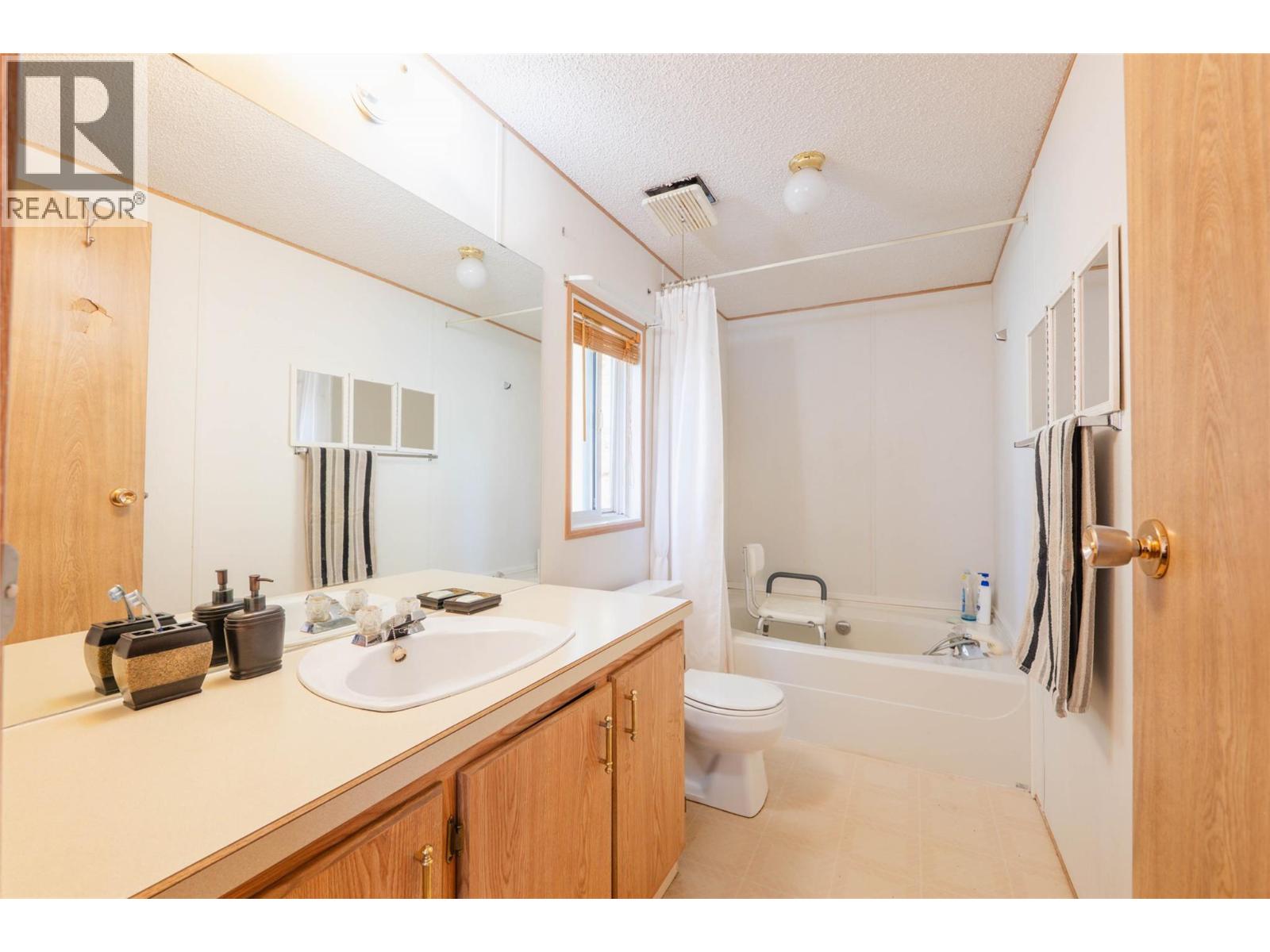 4218 Woodbury Village Road, Ainsworth
