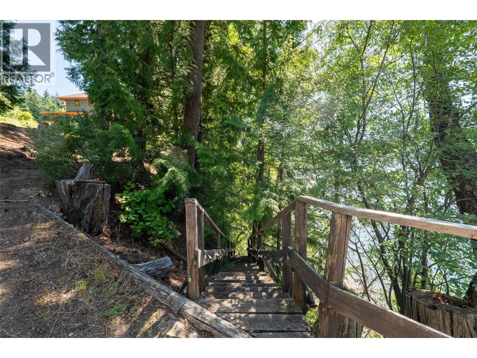 4218 Woodbury Village Road, Ainsworth