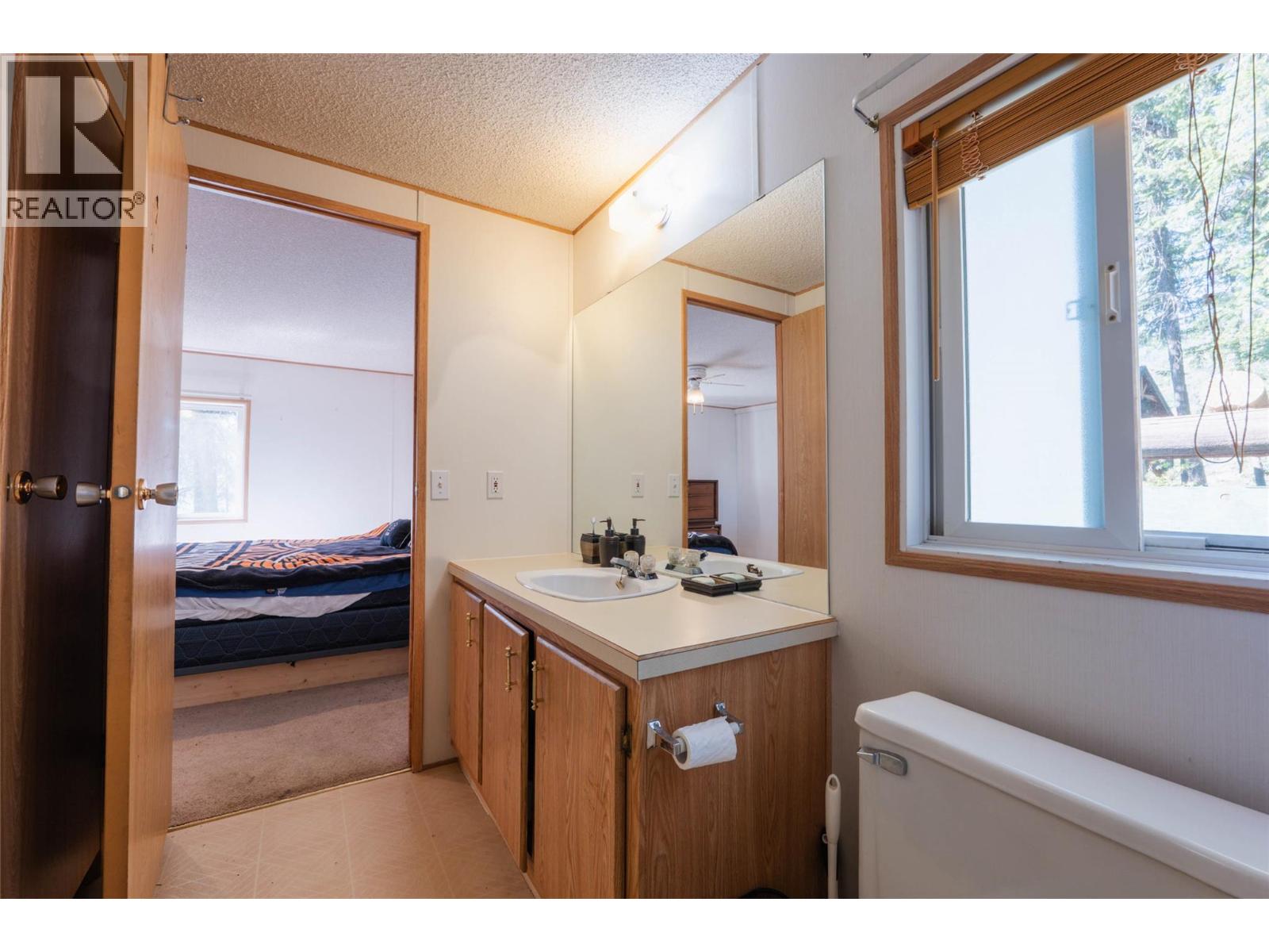 4218 Woodbury Village Road, Ainsworth