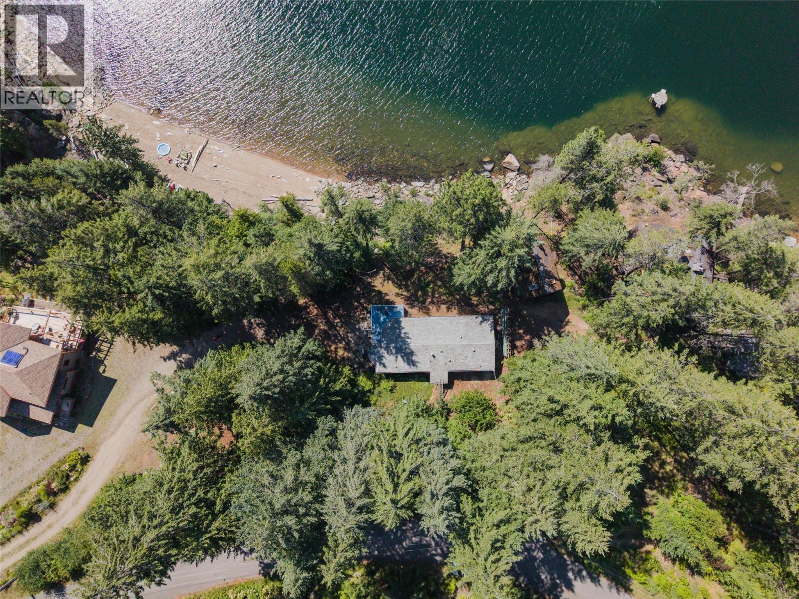 4218 Woodbury Village Road, Ainsworth