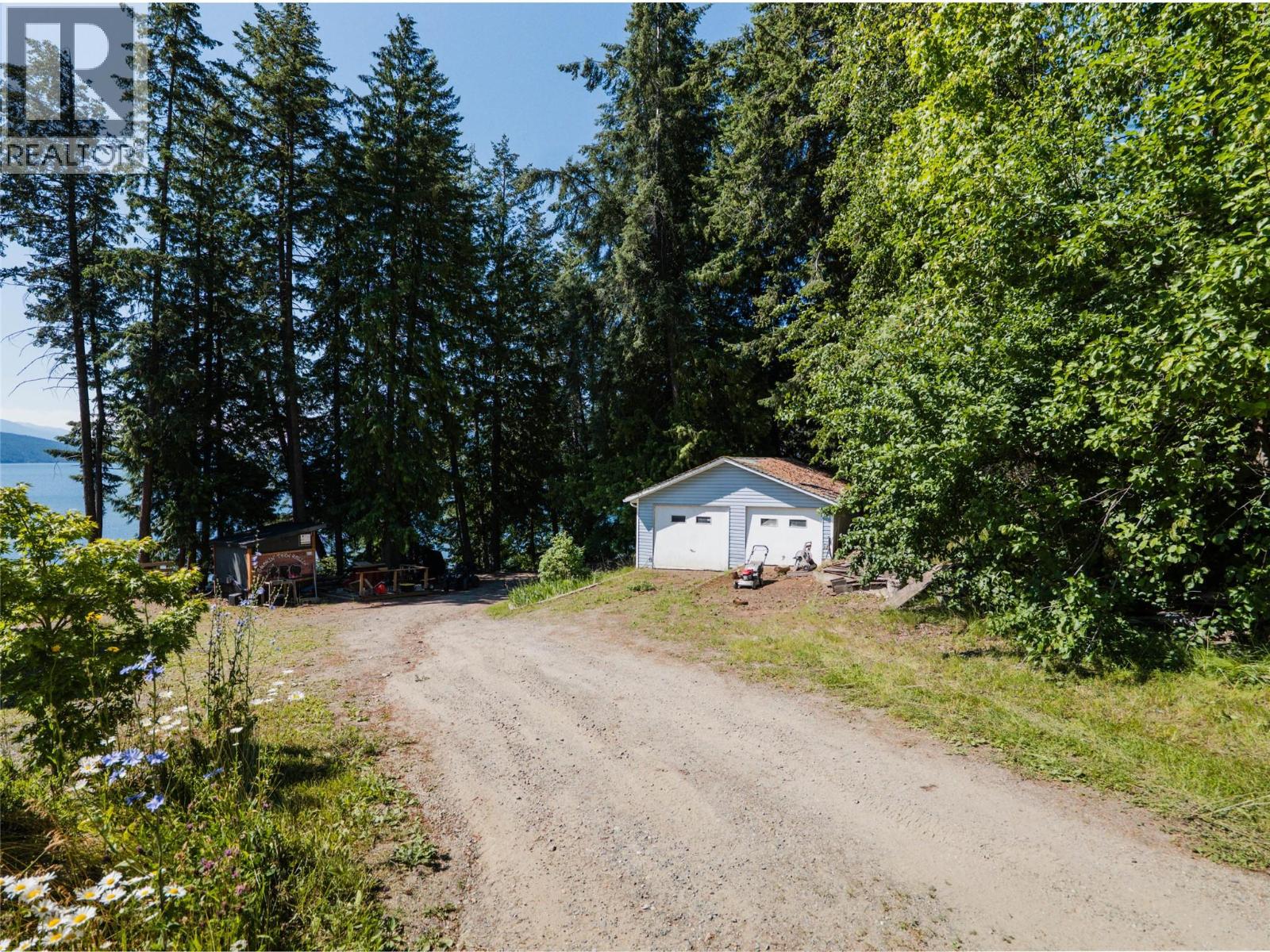 4218 Woodbury Village Road, Ainsworth