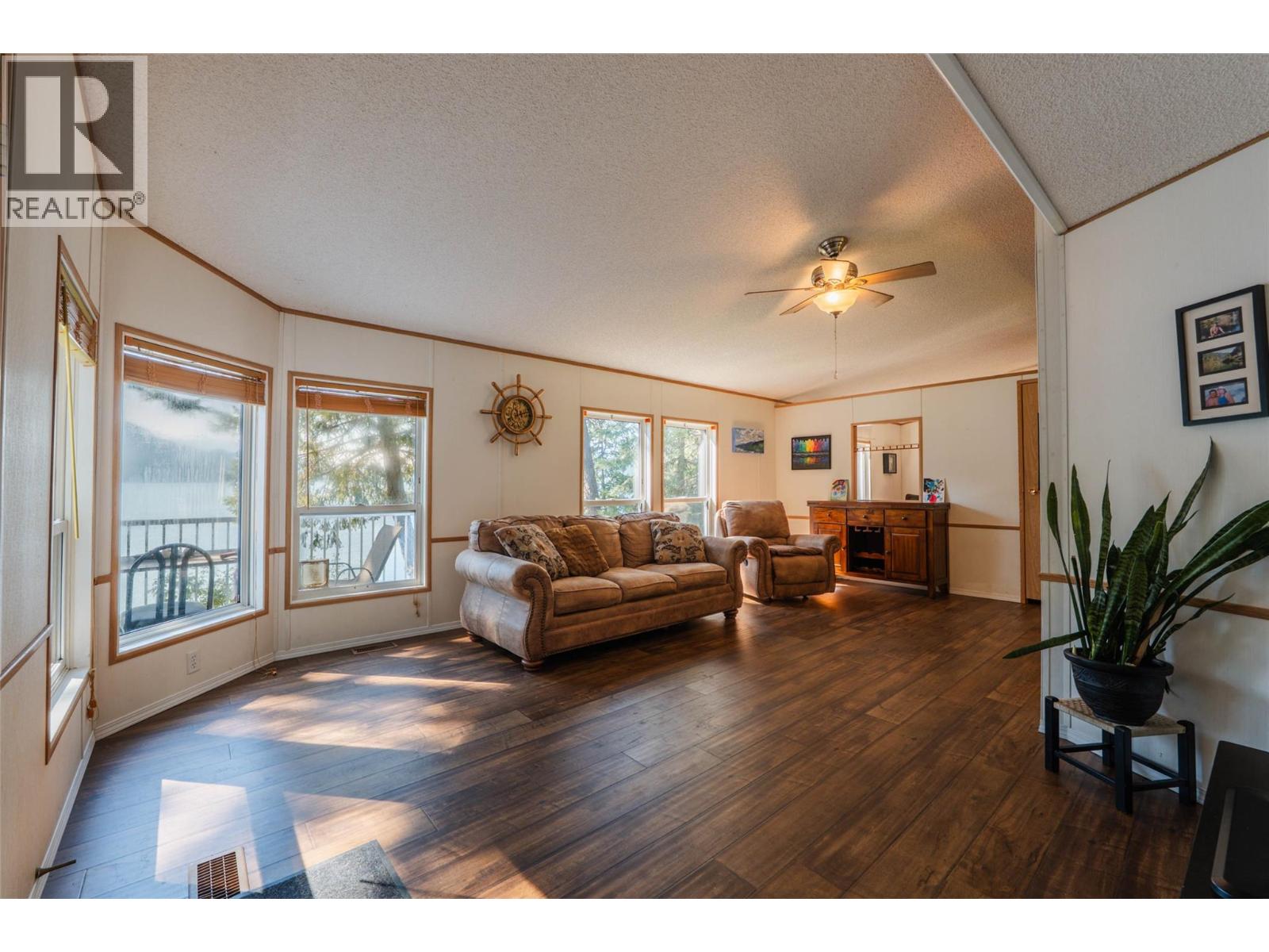 4218 Woodbury Village Road, Ainsworth