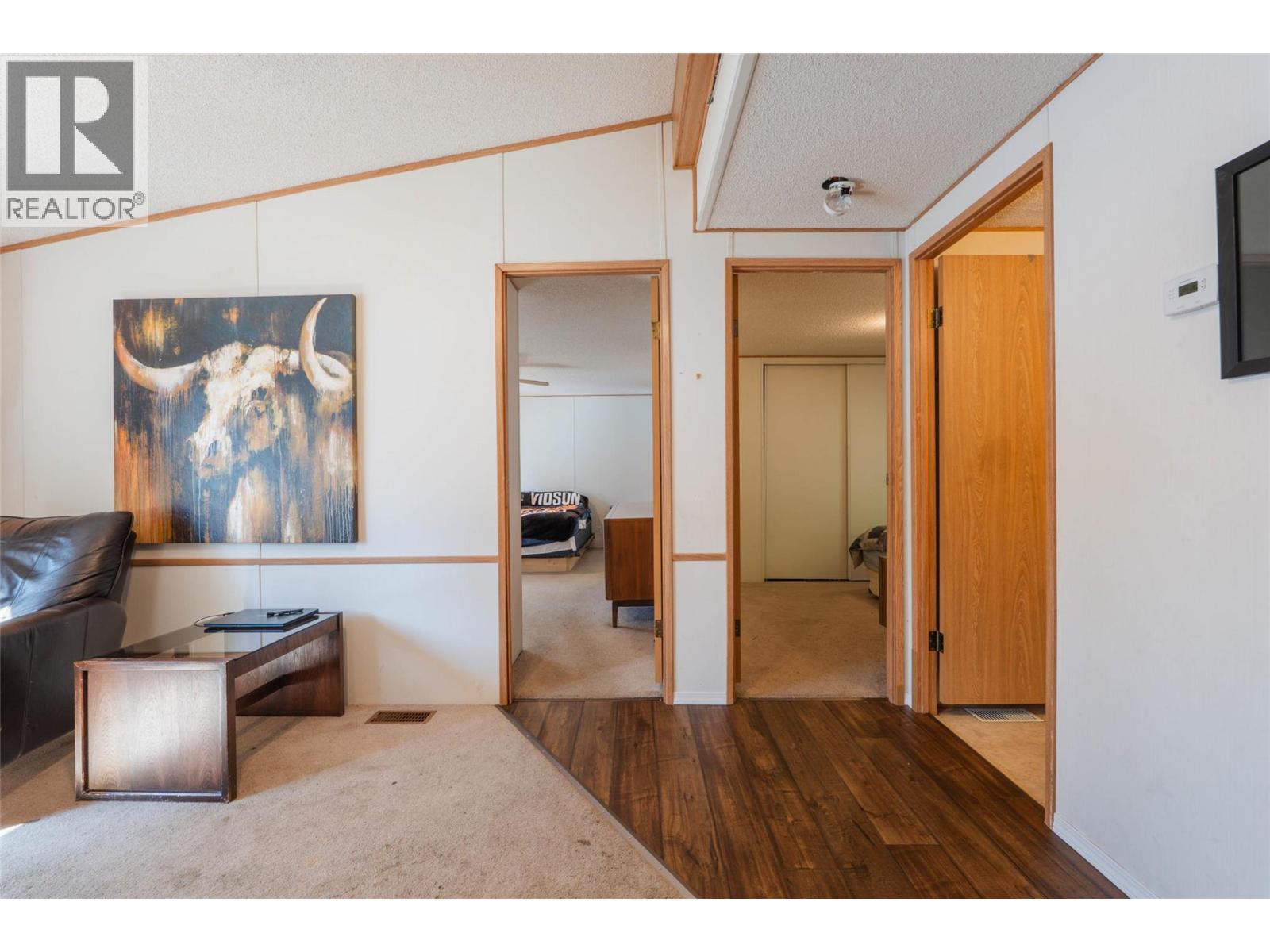 4218 Woodbury Village Road, Ainsworth