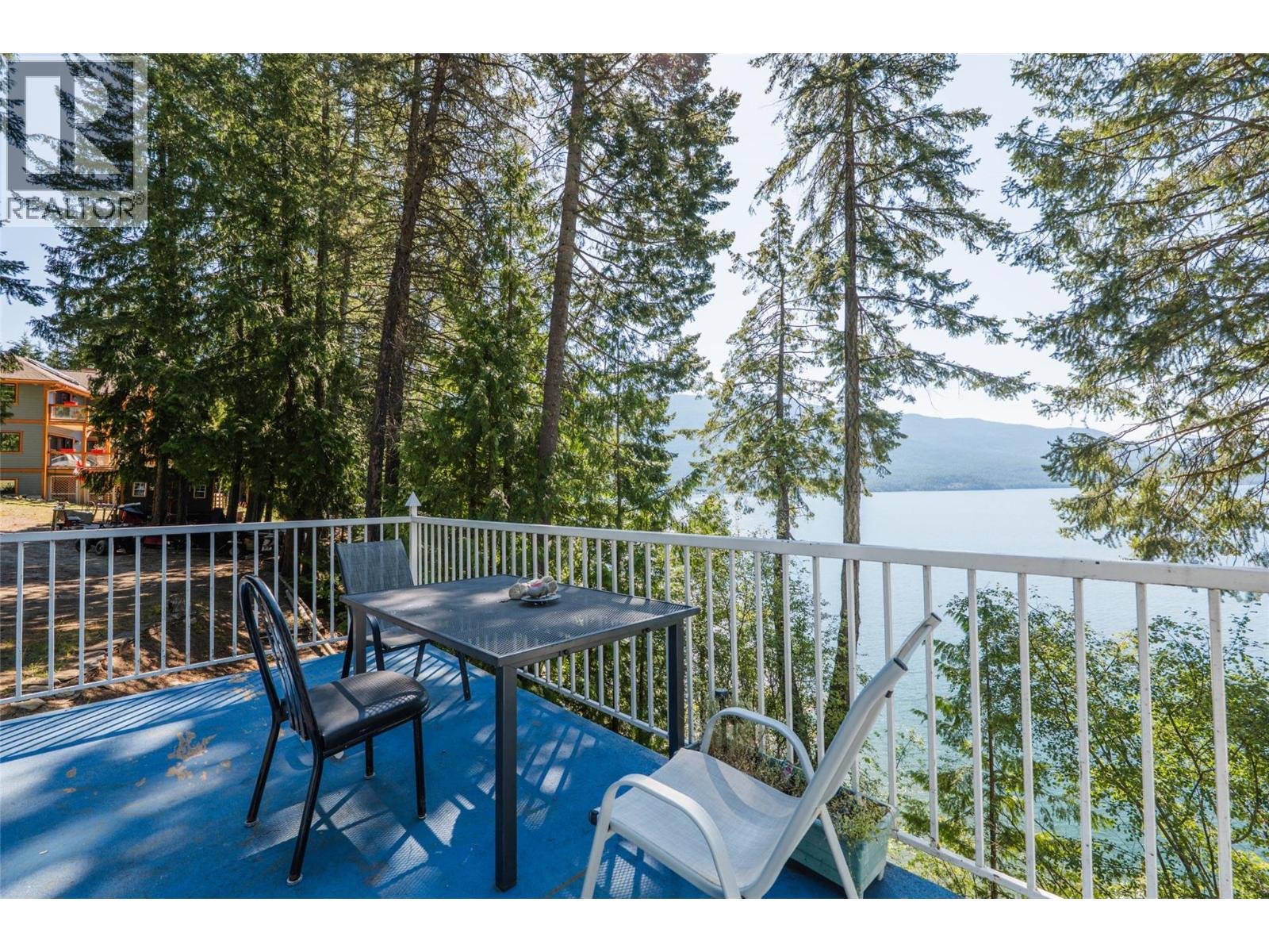 4218 Woodbury Village Road, Ainsworth