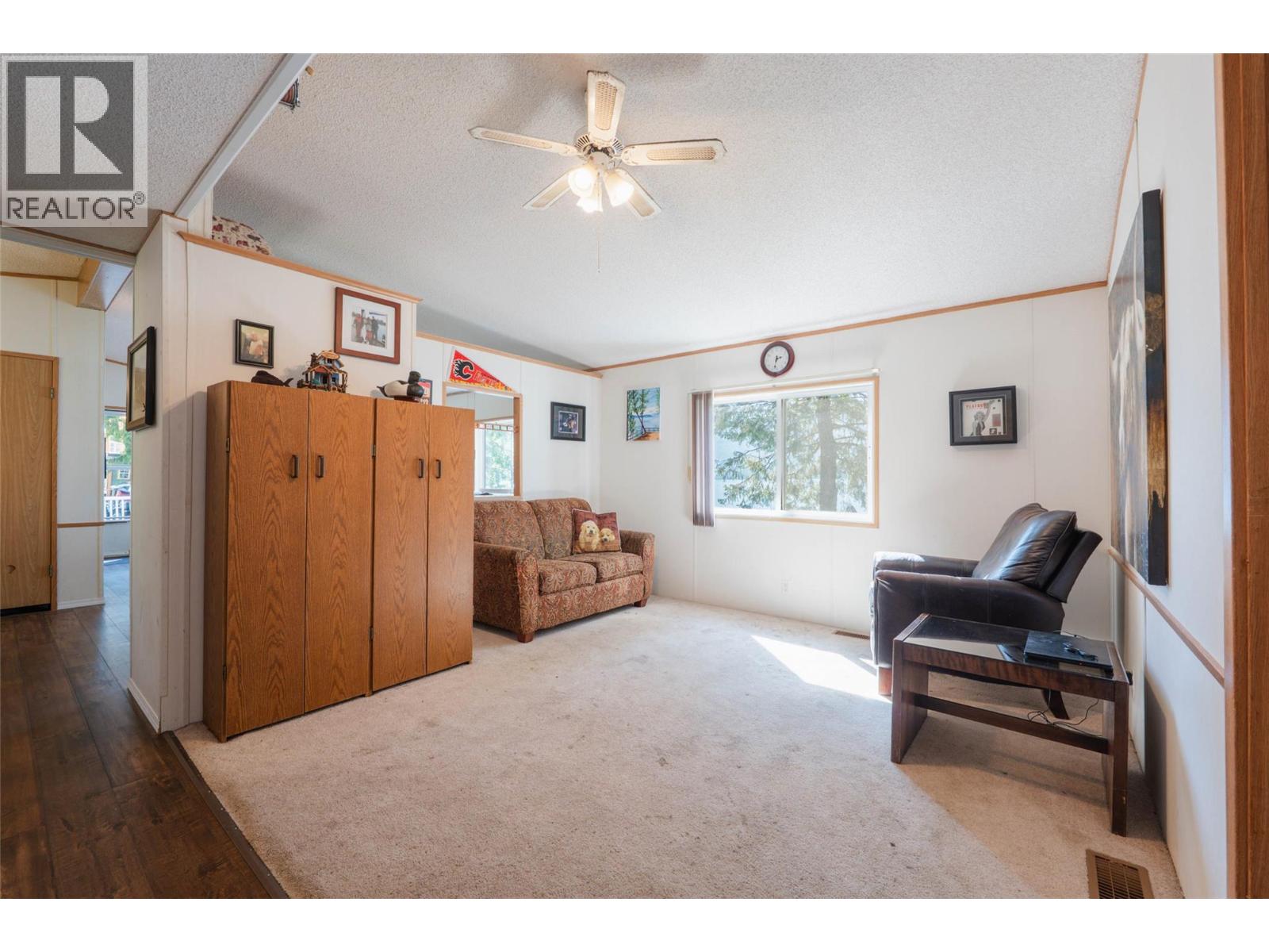 4218 Woodbury Village Road, Ainsworth