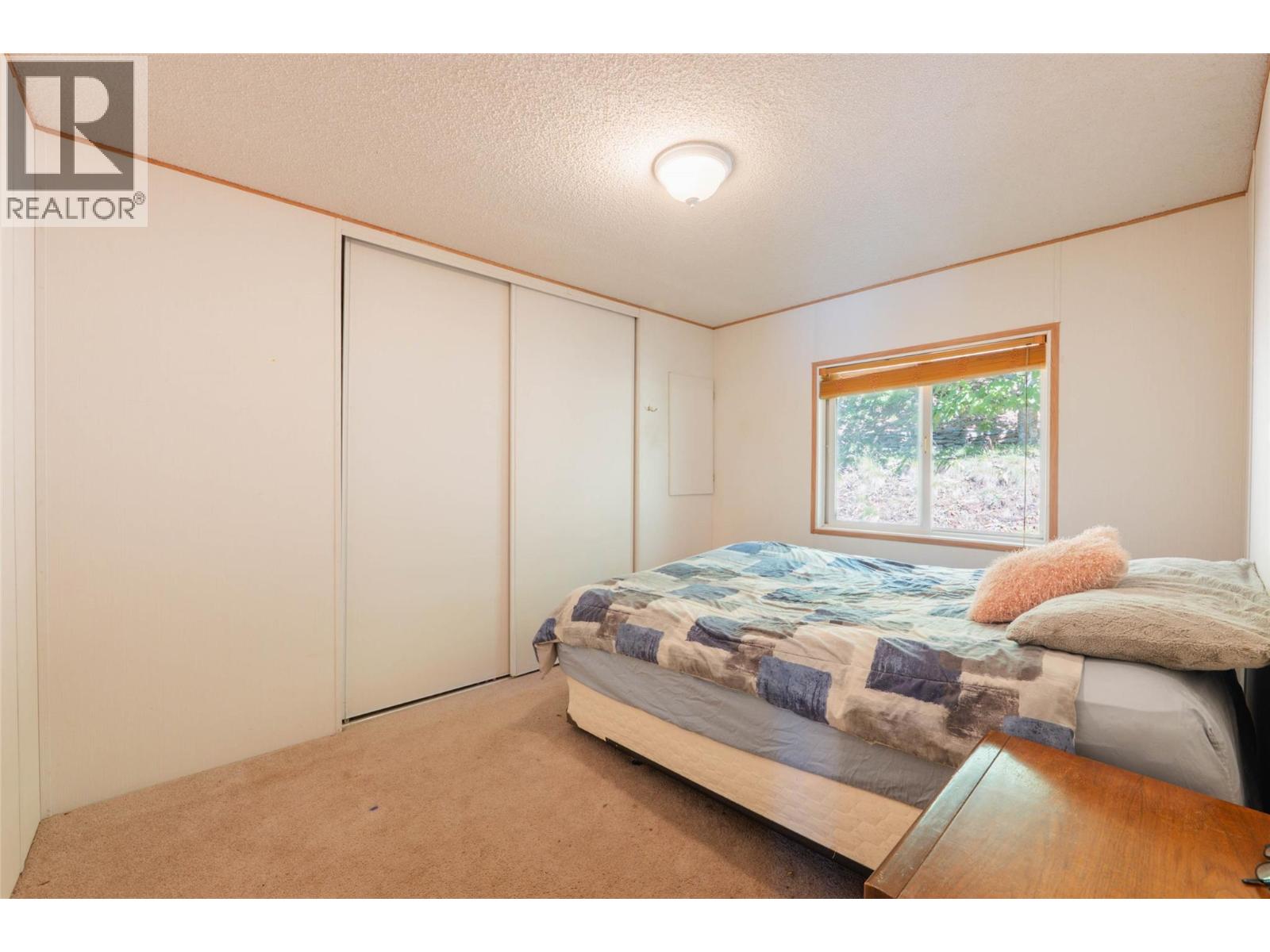 4218 Woodbury Village Road, Ainsworth