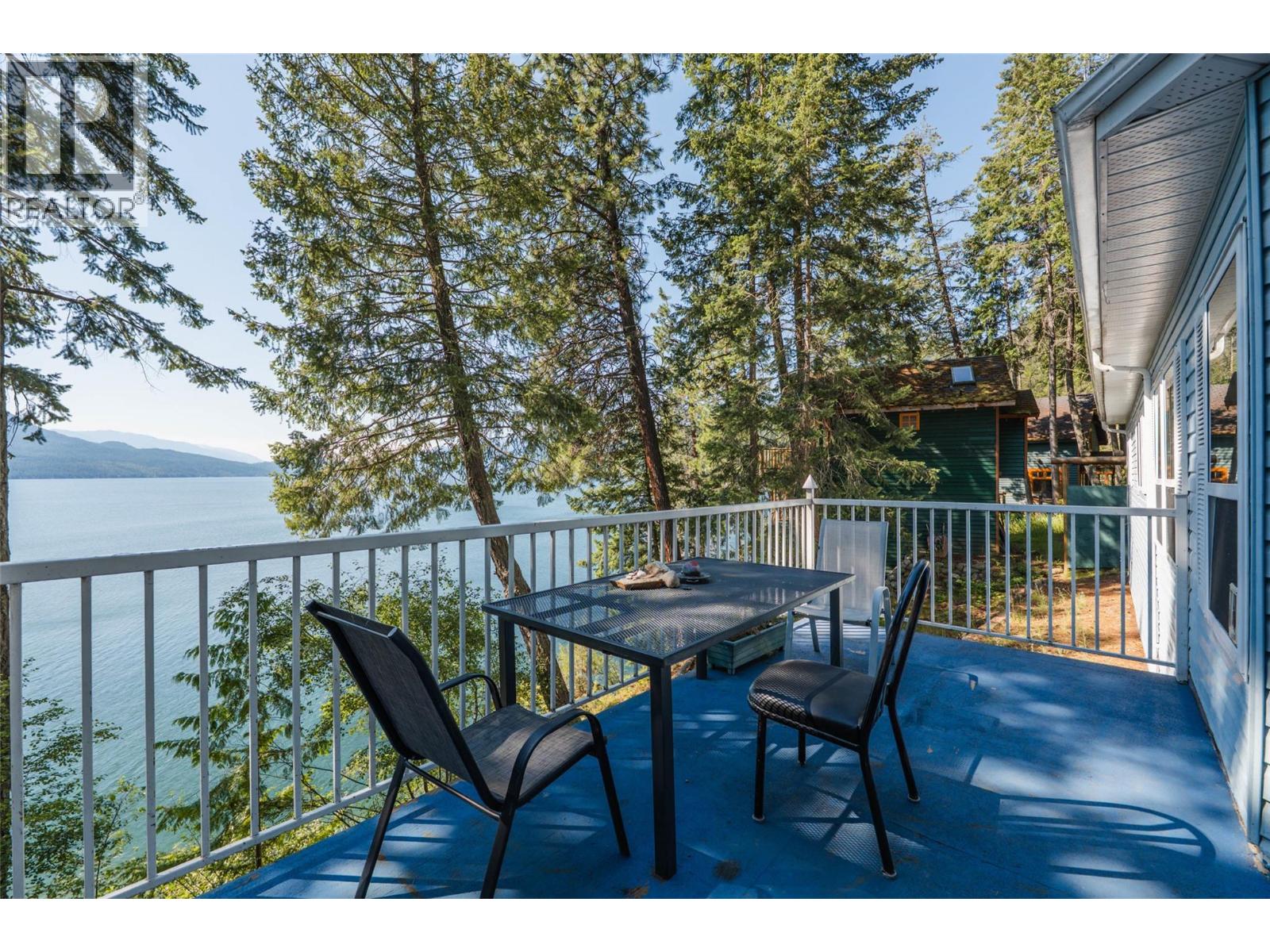 4218 Woodbury Village Road, Ainsworth