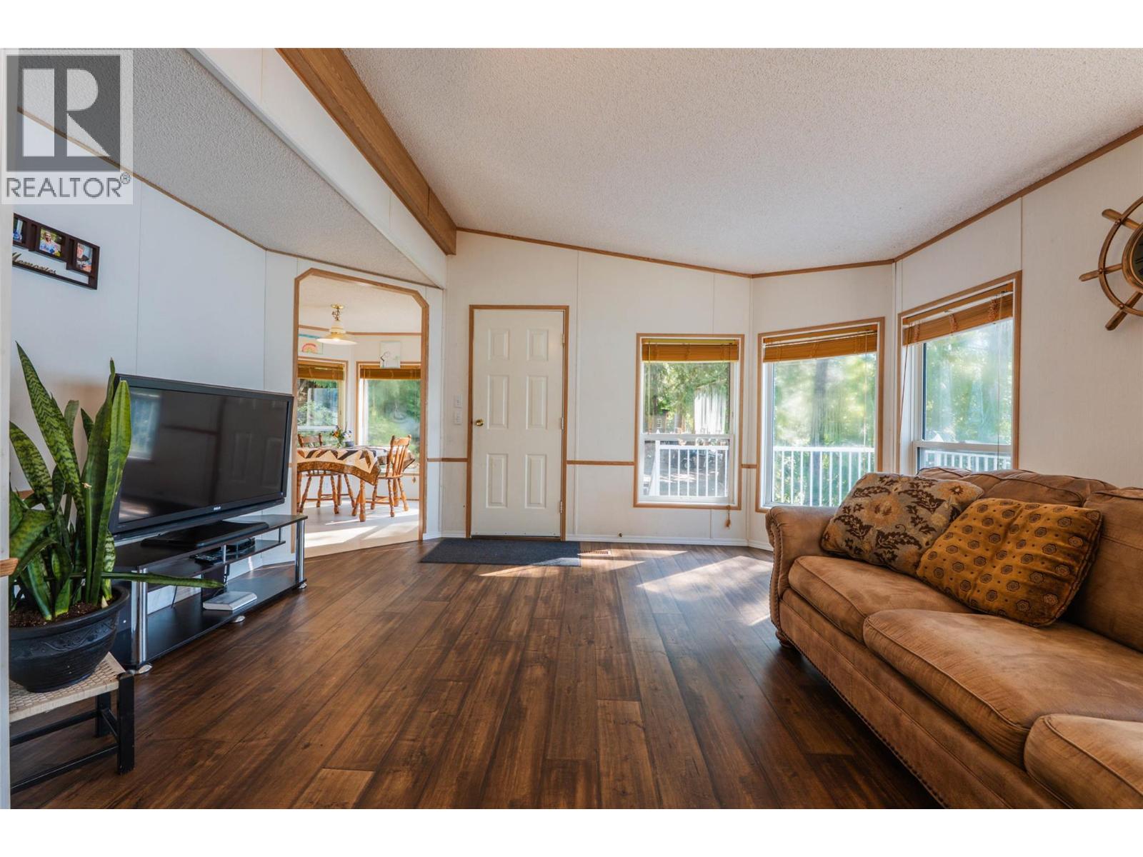 4218 Woodbury Village Road, Ainsworth