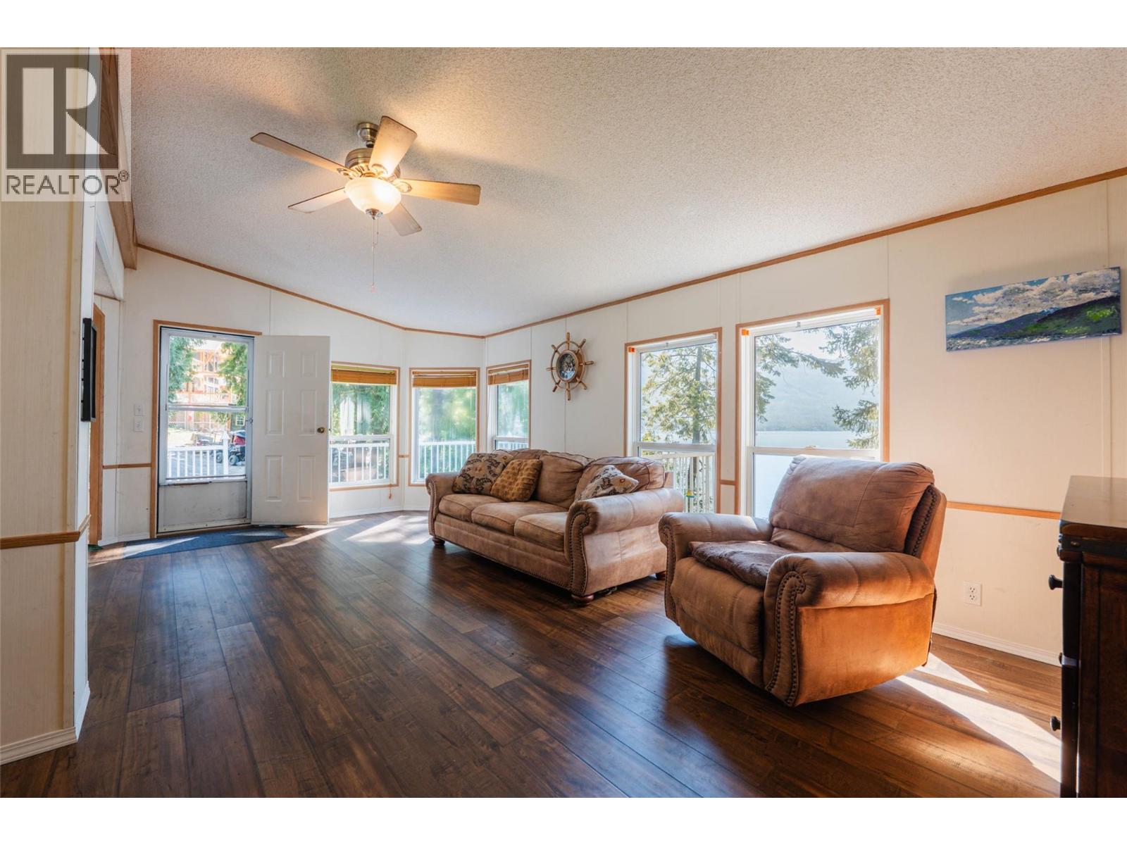 4218 Woodbury Village Road, Ainsworth