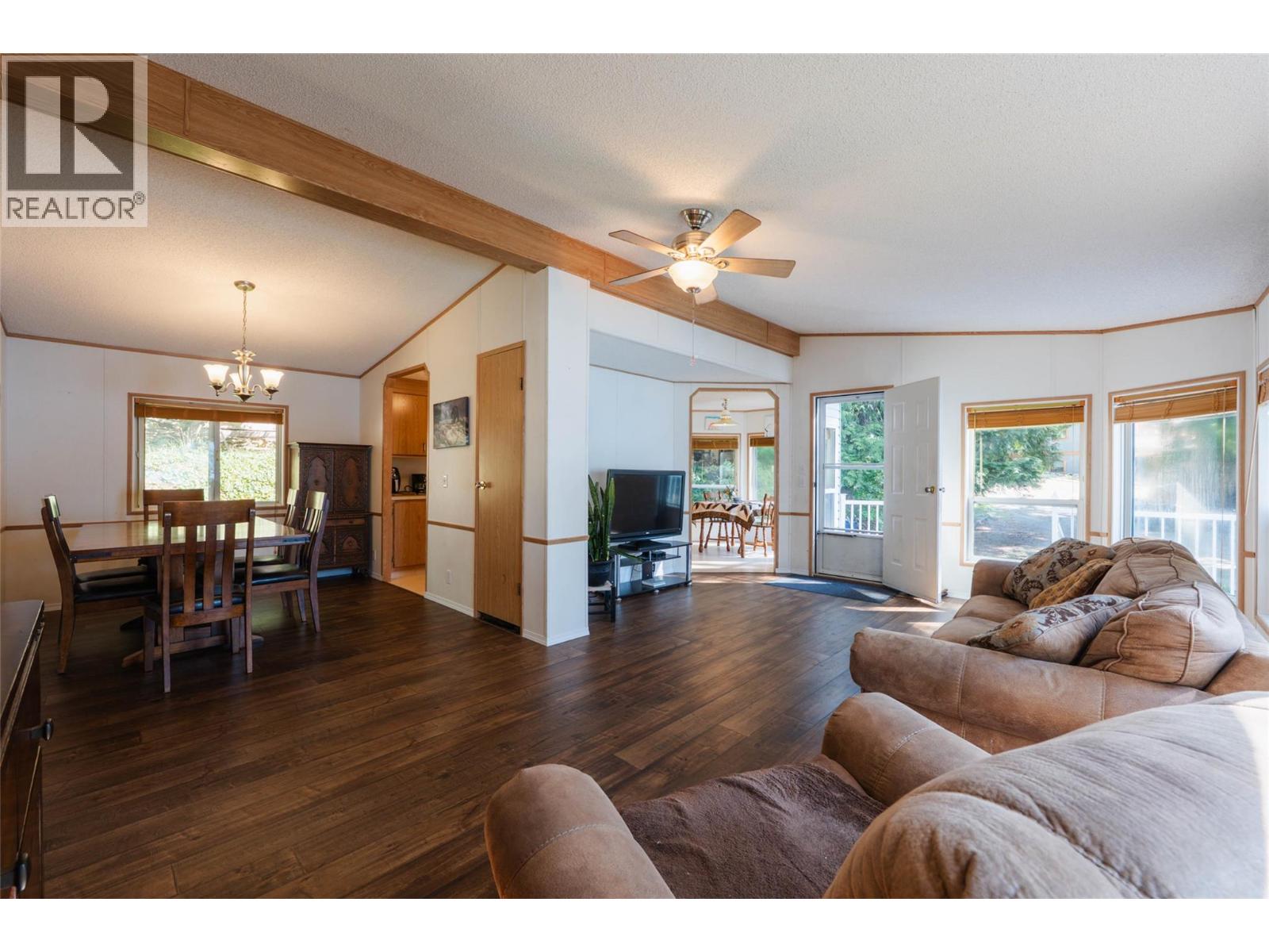 4218 Woodbury Village Road, Ainsworth
