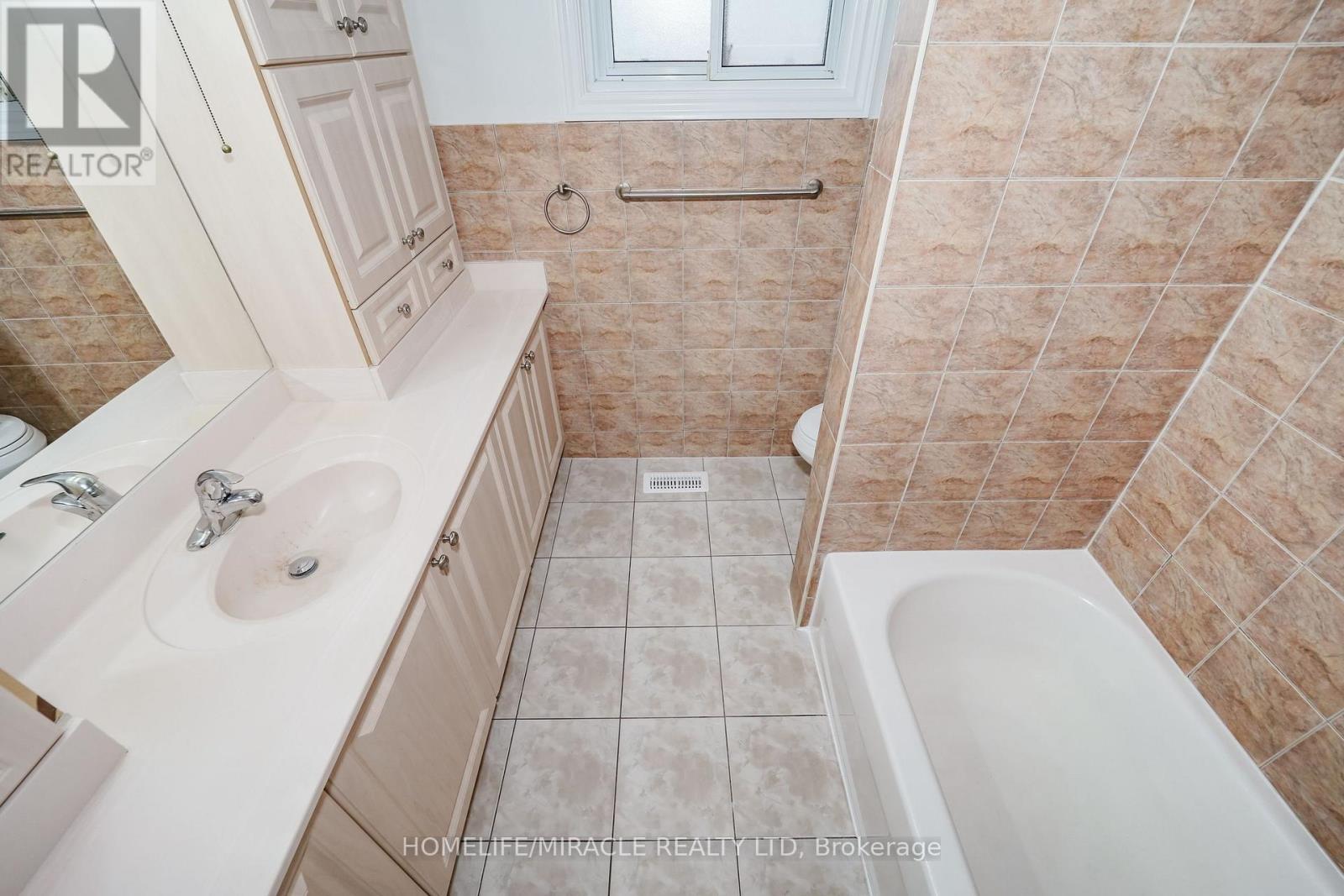 1074 MIDLAND AVENUE - 17