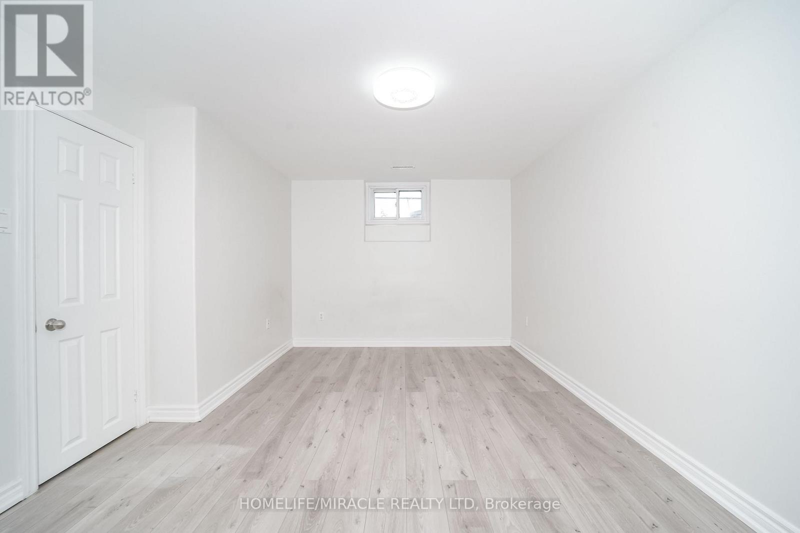 1074 MIDLAND AVENUE - 25