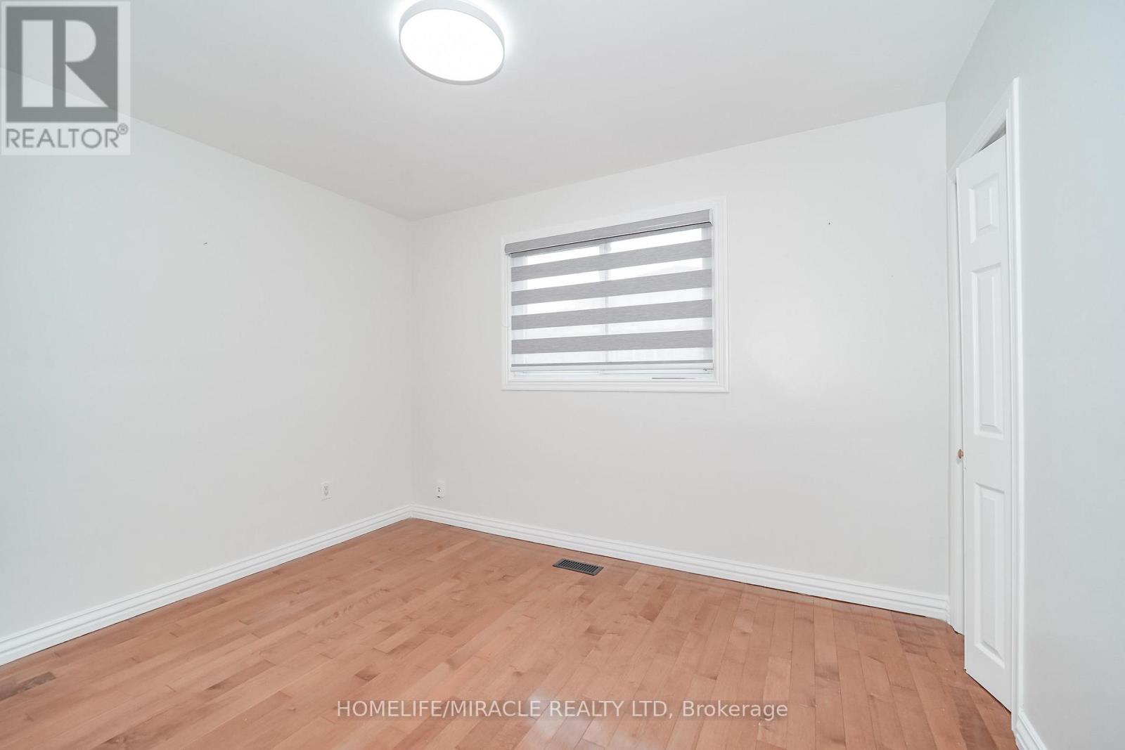1074 MIDLAND AVENUE - 15