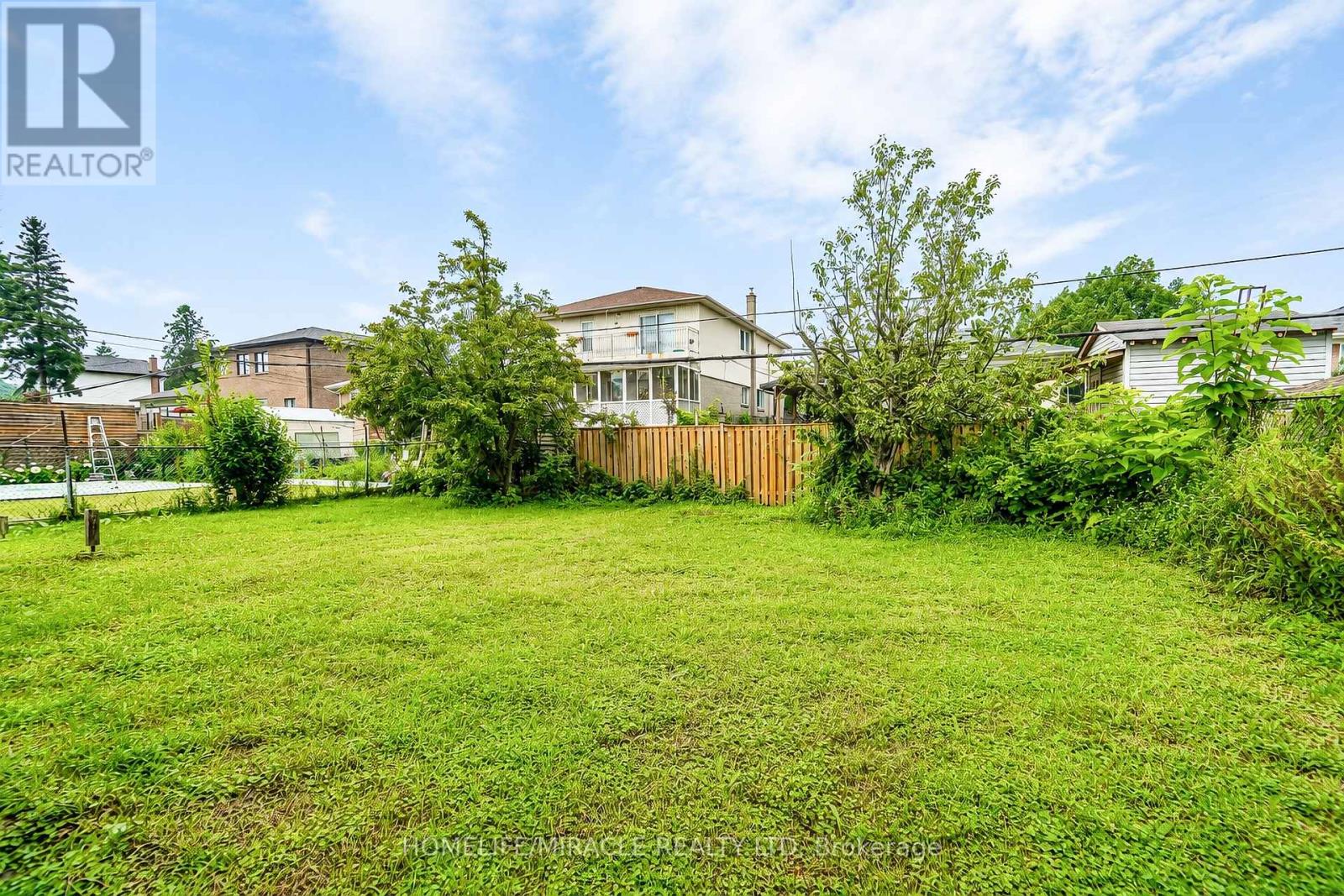 1074 MIDLAND AVENUE - 31