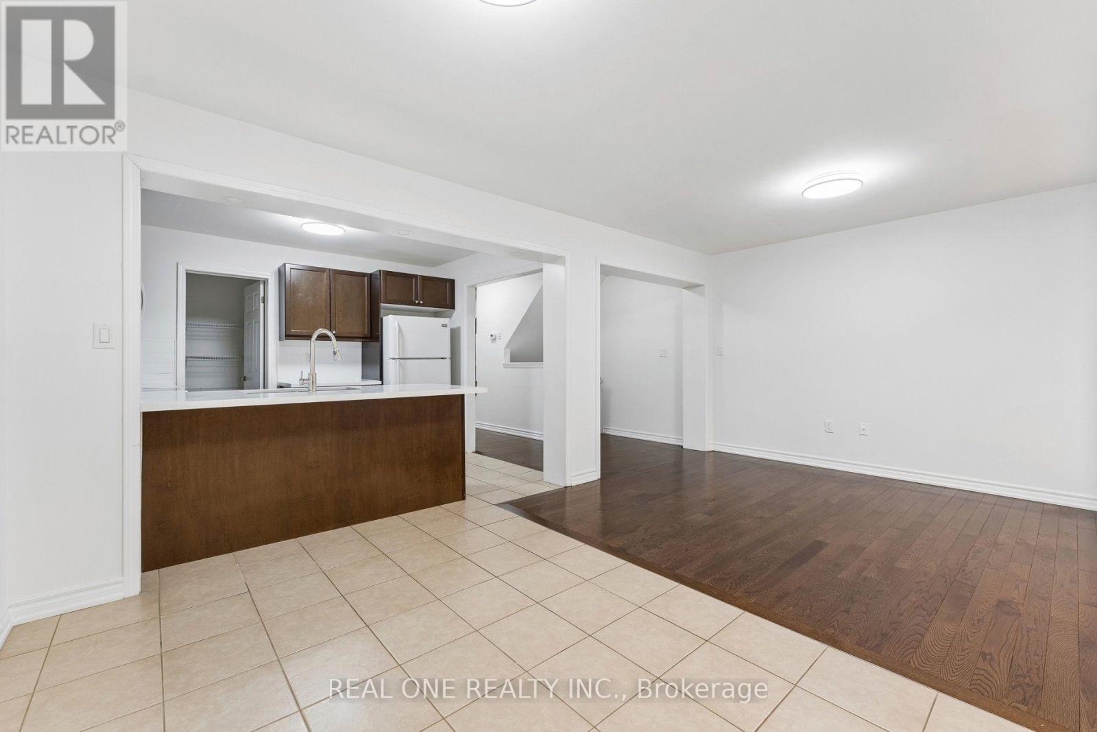 30 HENNEBERRY LANE - 11