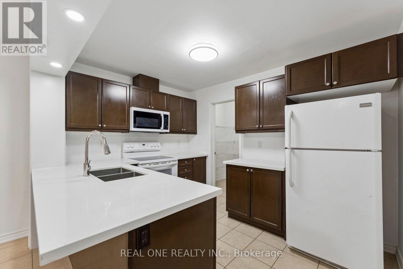 30 HENNEBERRY LANE - 12