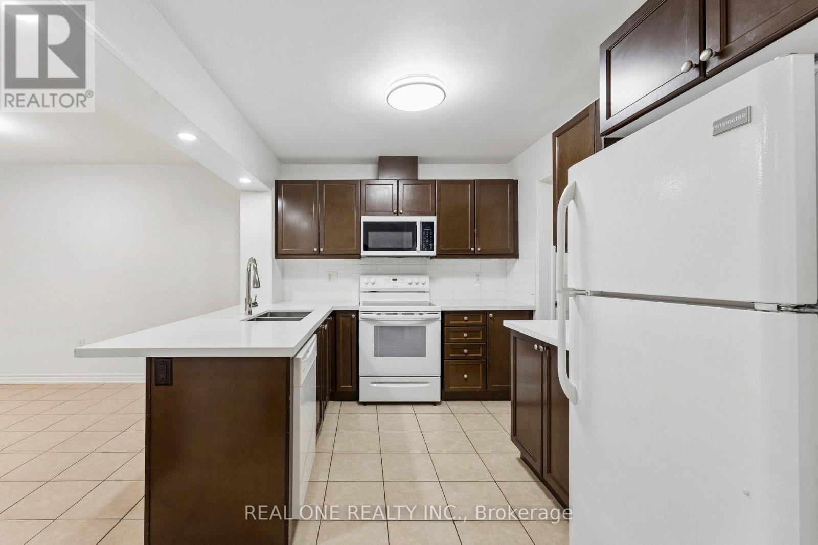 30 HENNEBERRY LANE - 14
