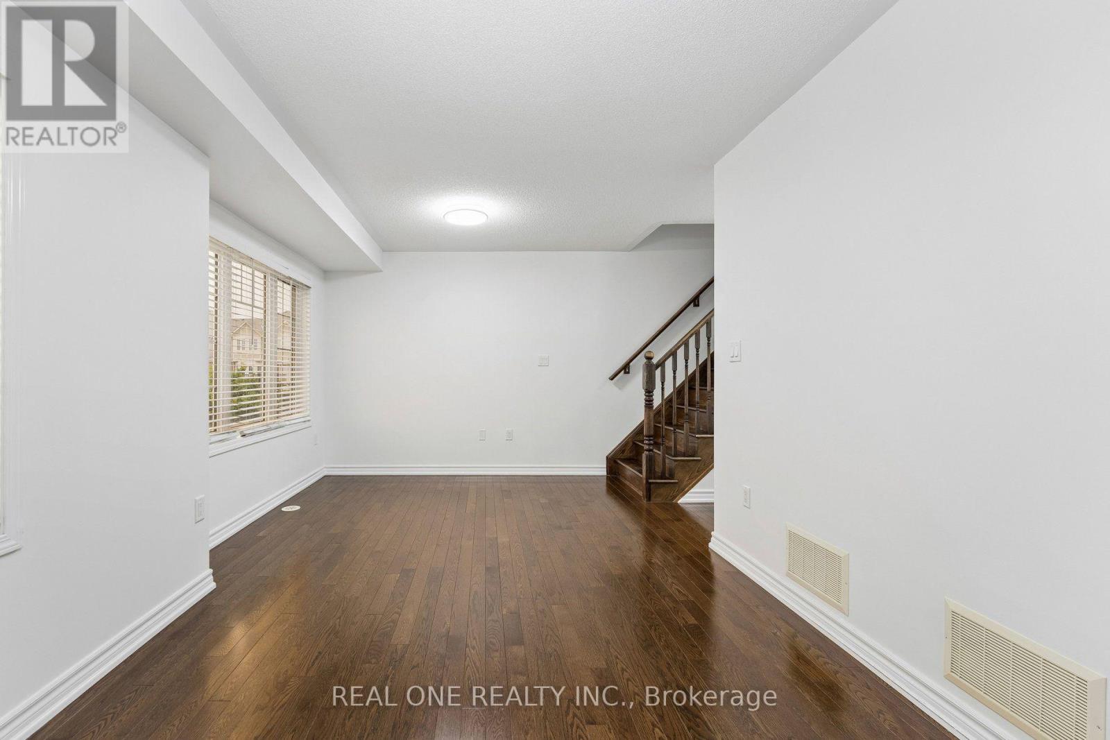 30 HENNEBERRY LANE - 19
