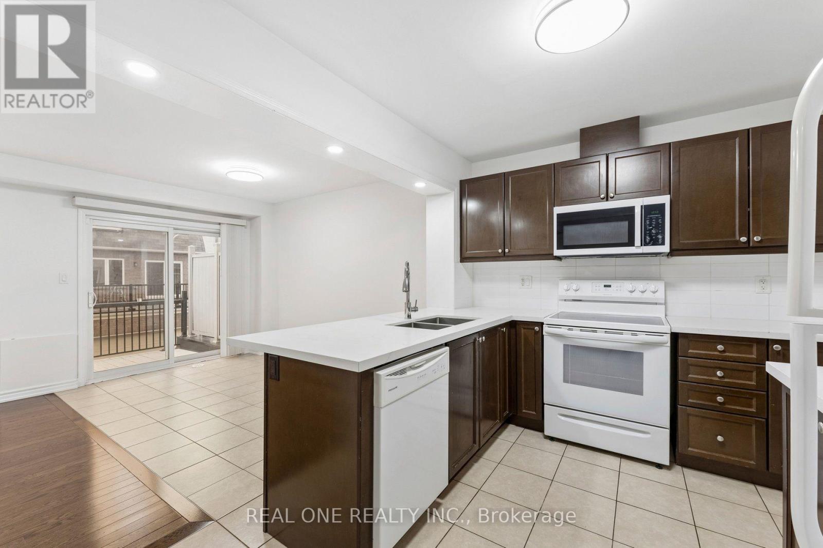 30 HENNEBERRY LANE - 15