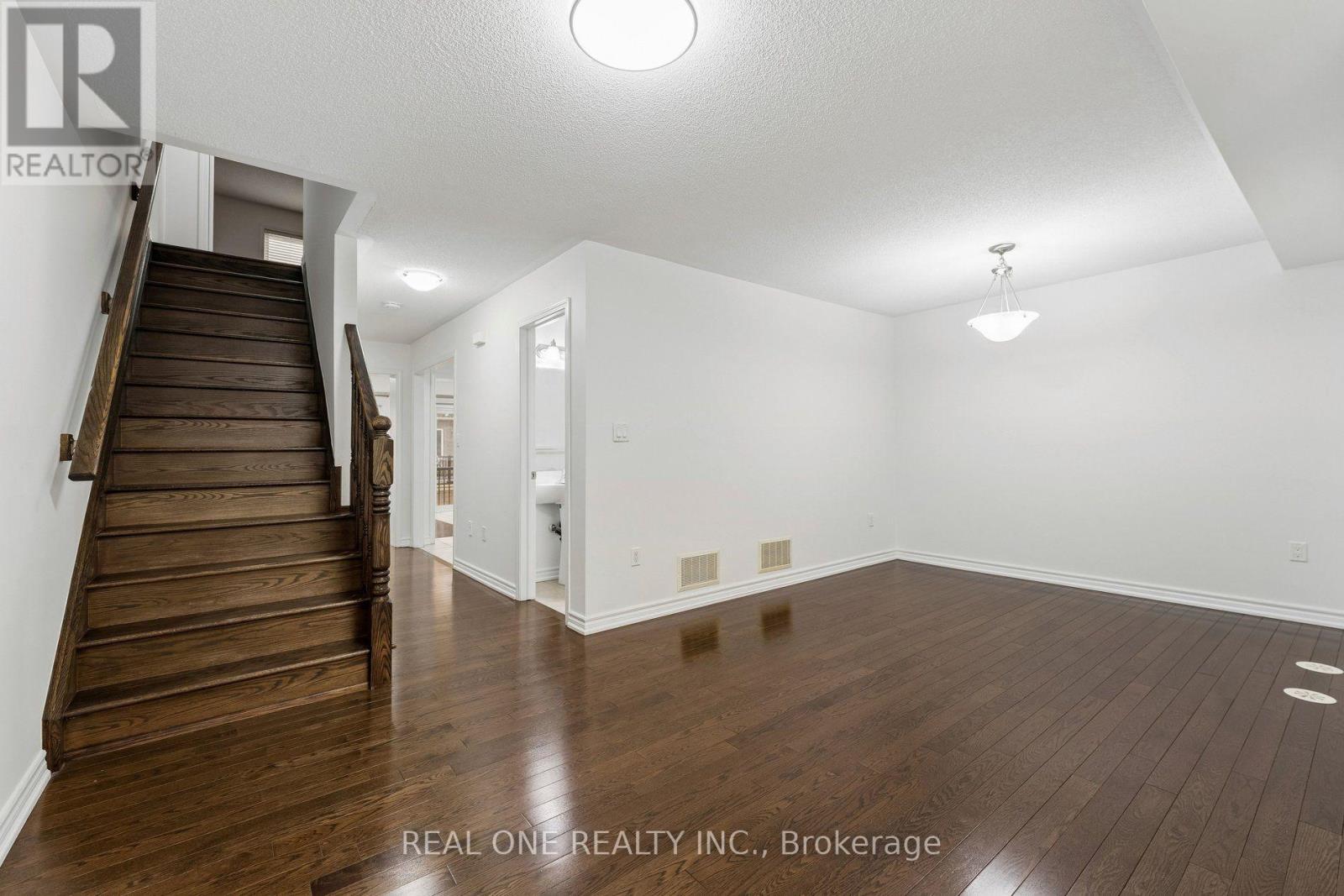 30 HENNEBERRY LANE - 18