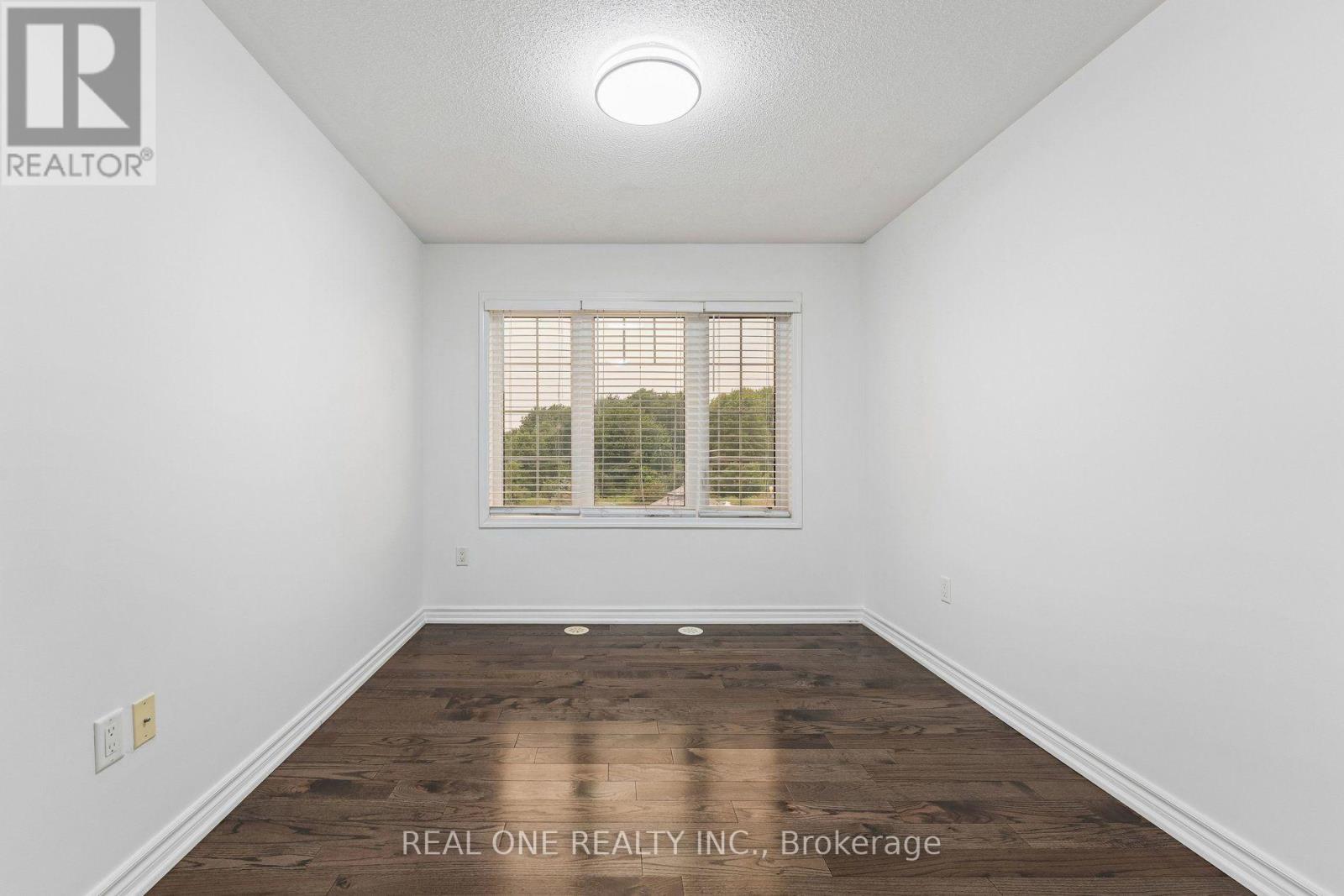 30 HENNEBERRY LANE - 27