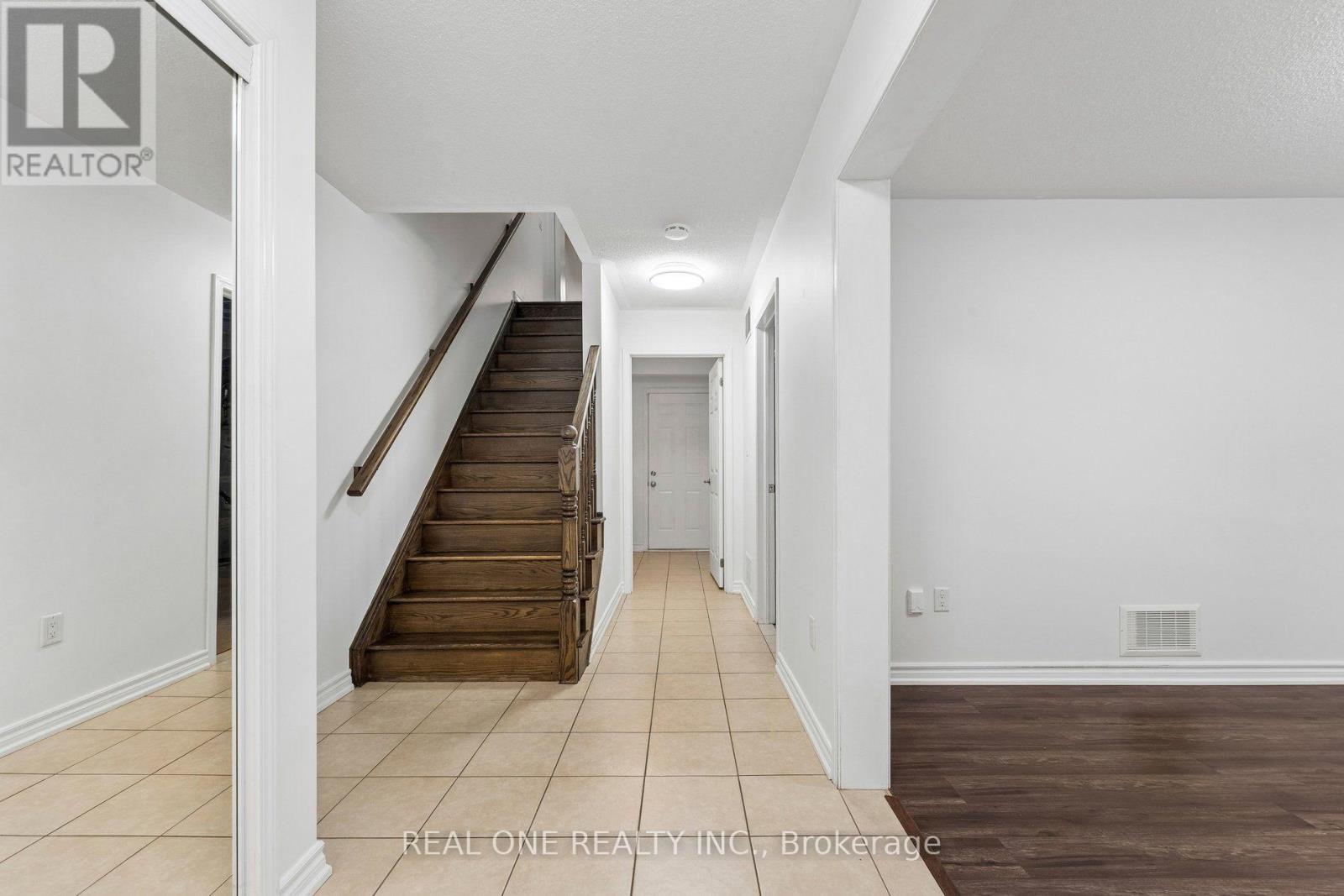 30 HENNEBERRY LANE - 4