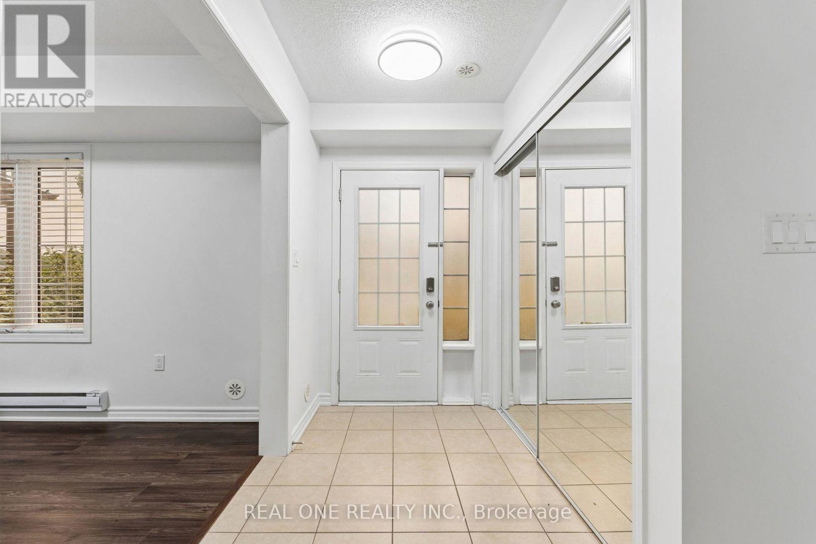30 HENNEBERRY LANE - 3